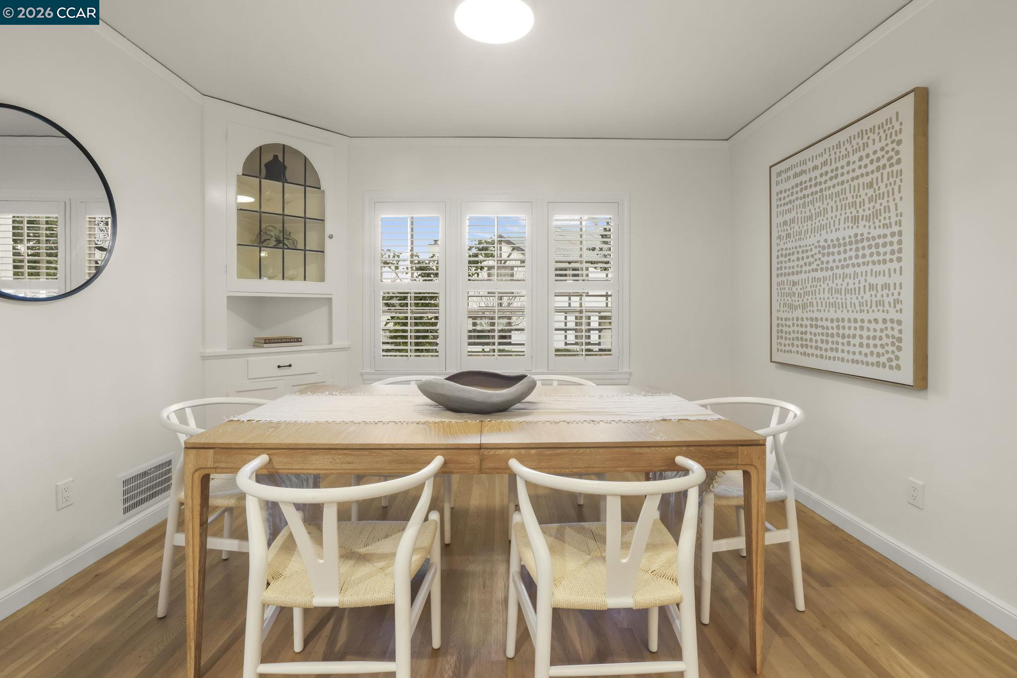 Detail Gallery Image 7 of 27 For 1401 Paloma Ave, Burlingame,  CA 94010 - 2 Beds | 2 Baths