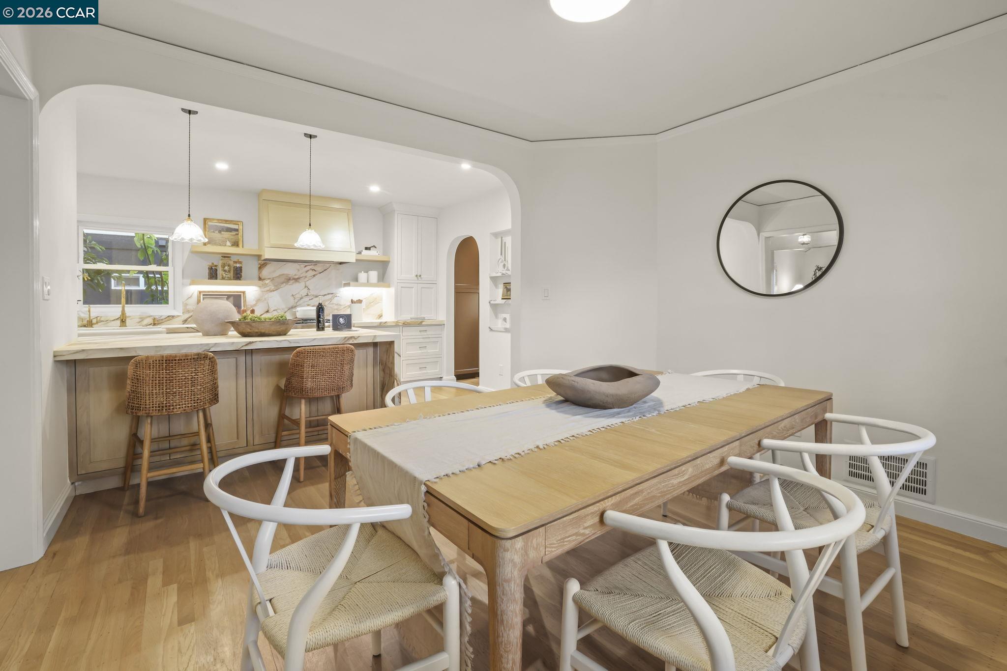 Detail Gallery Image 8 of 27 For 1401 Paloma Ave, Burlingame,  CA 94010 - 2 Beds | 2 Baths