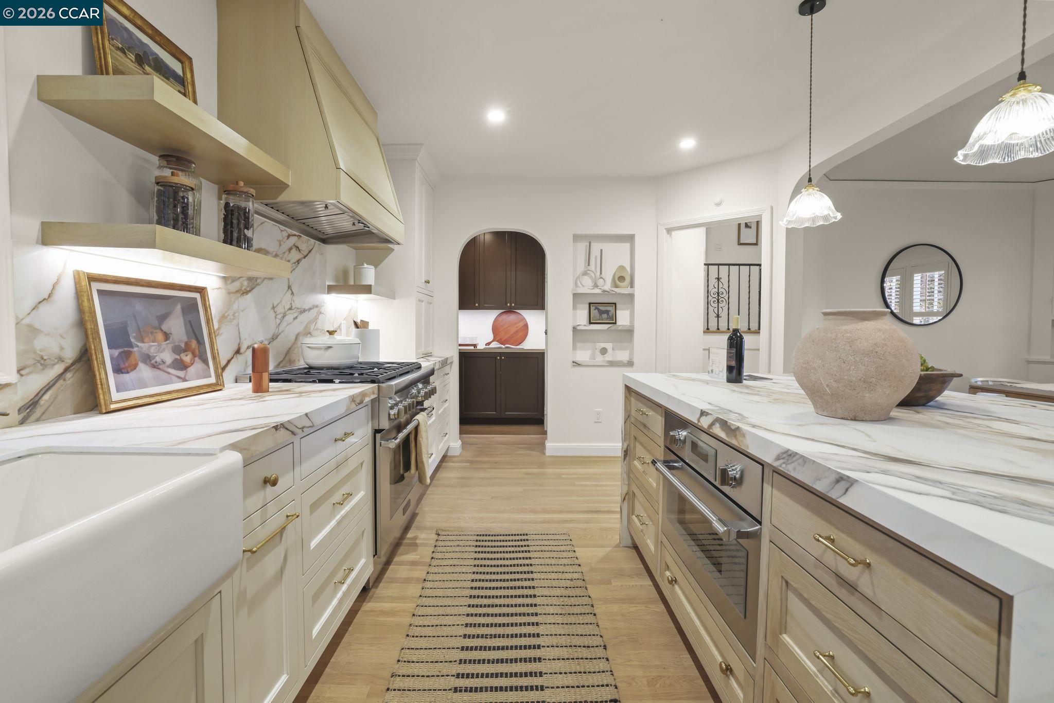 Detail Gallery Image 10 of 27 For 1401 Paloma Ave, Burlingame,  CA 94010 - 2 Beds | 2 Baths