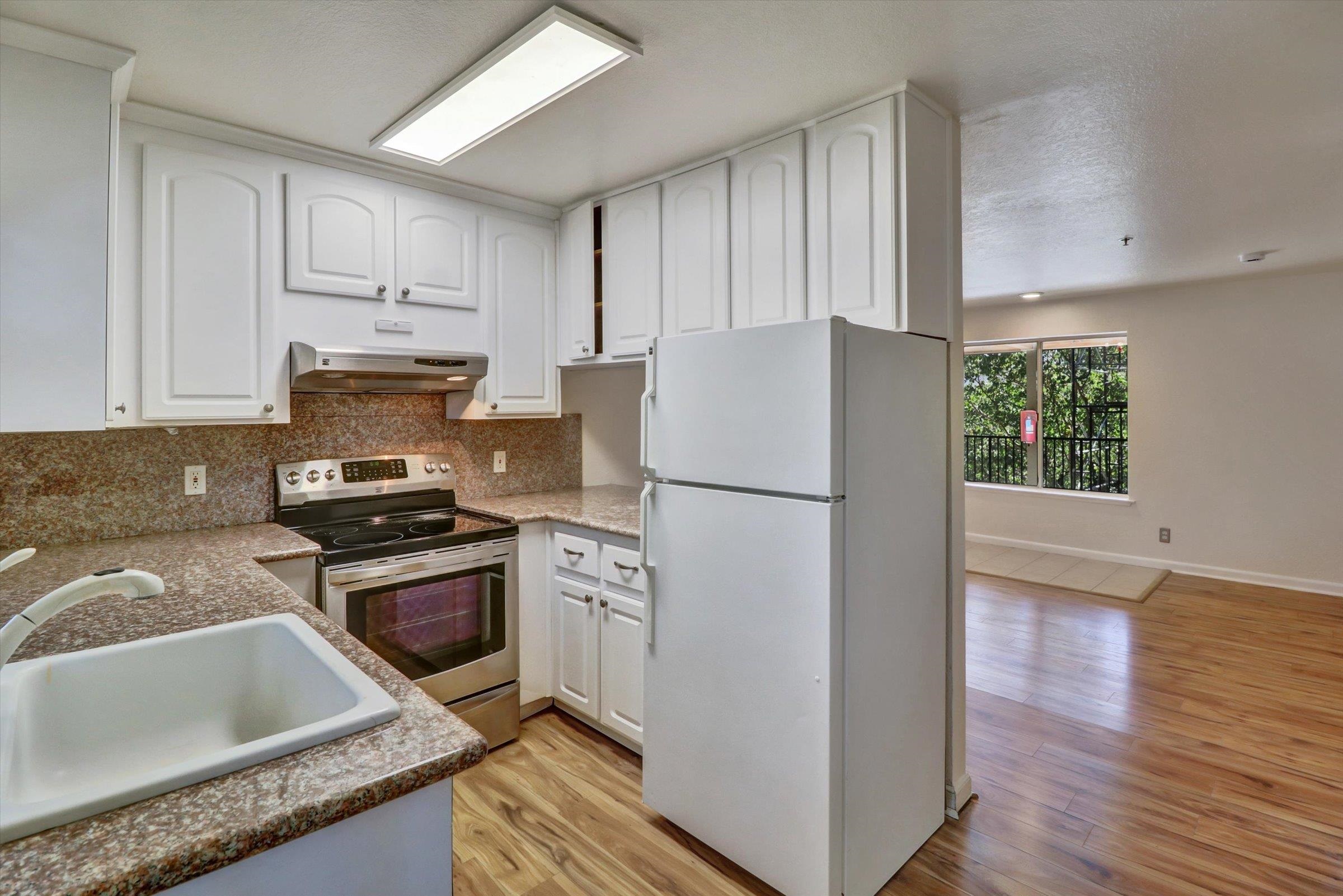 Photo #3: 41120703 Listing: Photo #3