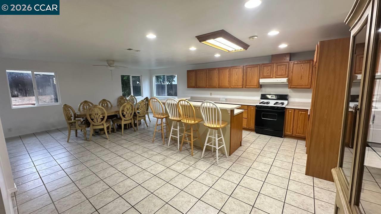 Detail Gallery Image 10 of 32 For 2513 Sunrise Dr, Fairfield,  CA 94533 - 4 Beds | 2 Baths