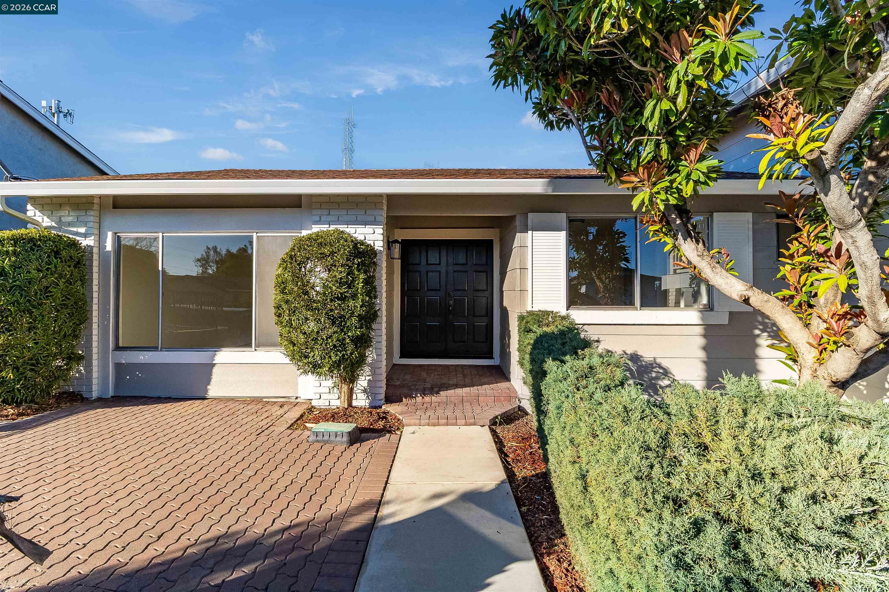 Detail Gallery Image 3 of 40 For 18 Danridge Ct, Antioch,  CA 94509 - 5 Beds | 3/1 Baths