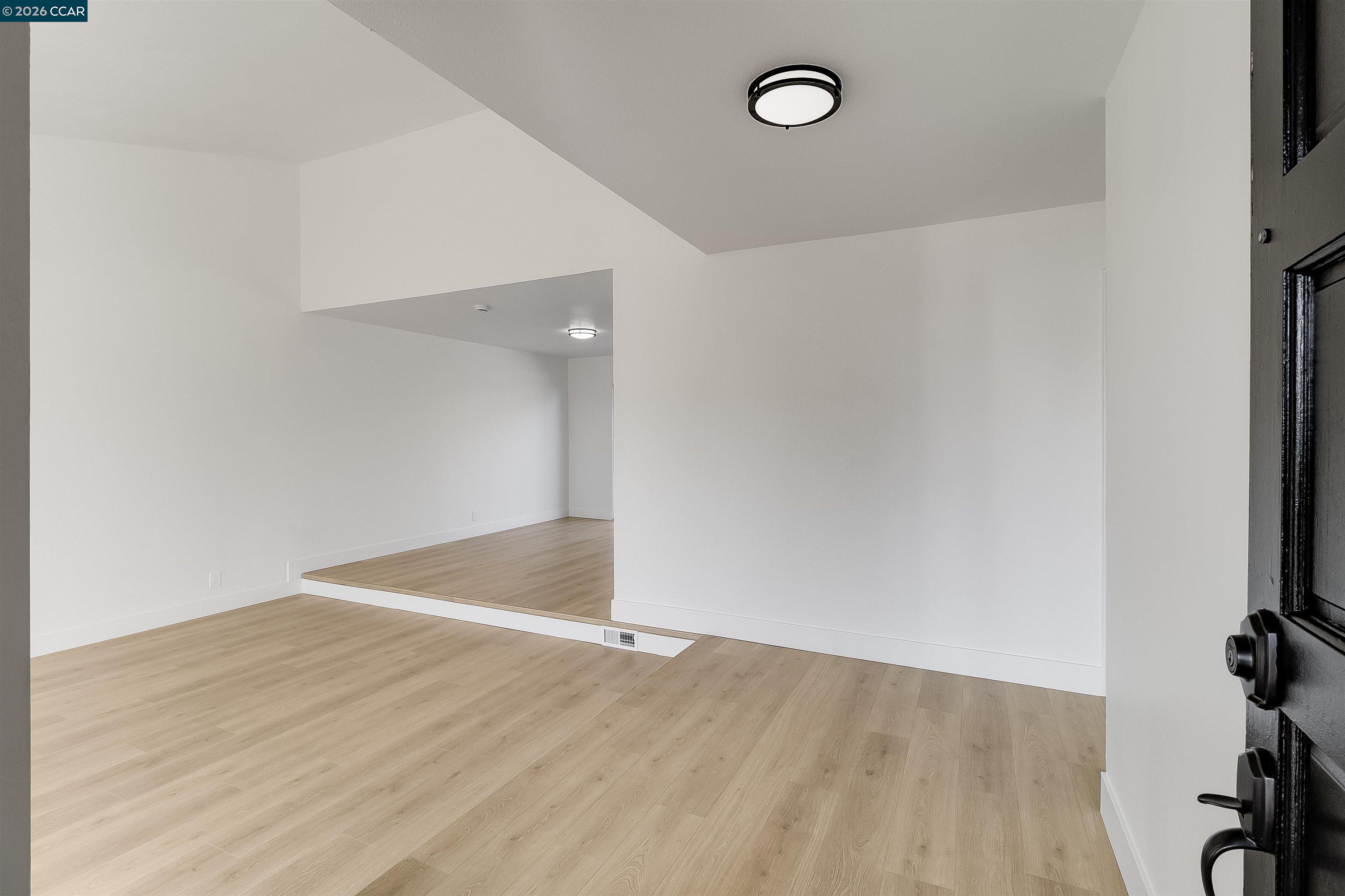 Detail Gallery Image 4 of 40 For 18 Danridge Ct, Antioch,  CA 94509 - 5 Beds | 3/1 Baths