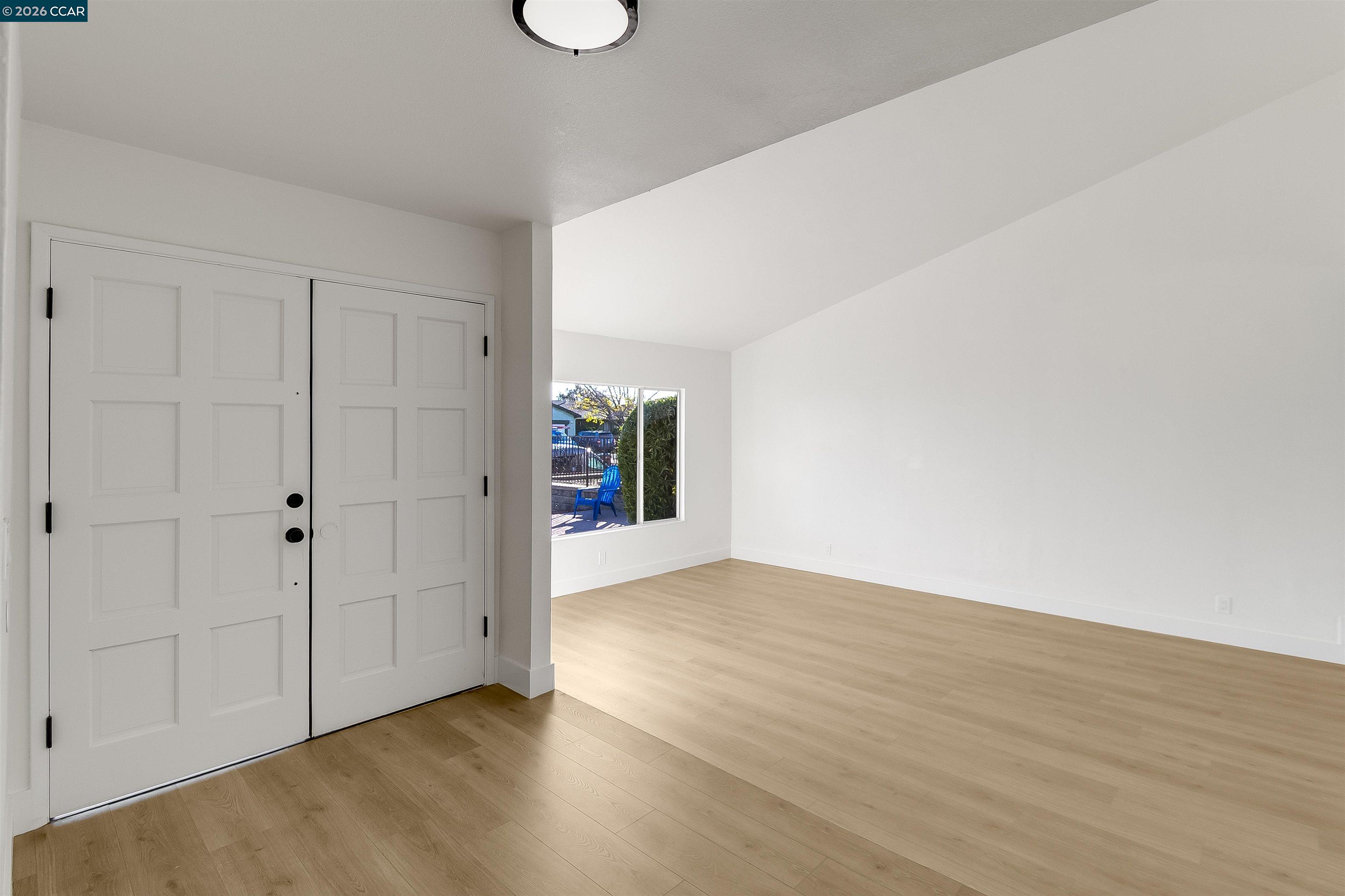 Detail Gallery Image 5 of 40 For 18 Danridge Ct, Antioch,  CA 94509 - 5 Beds | 3/1 Baths