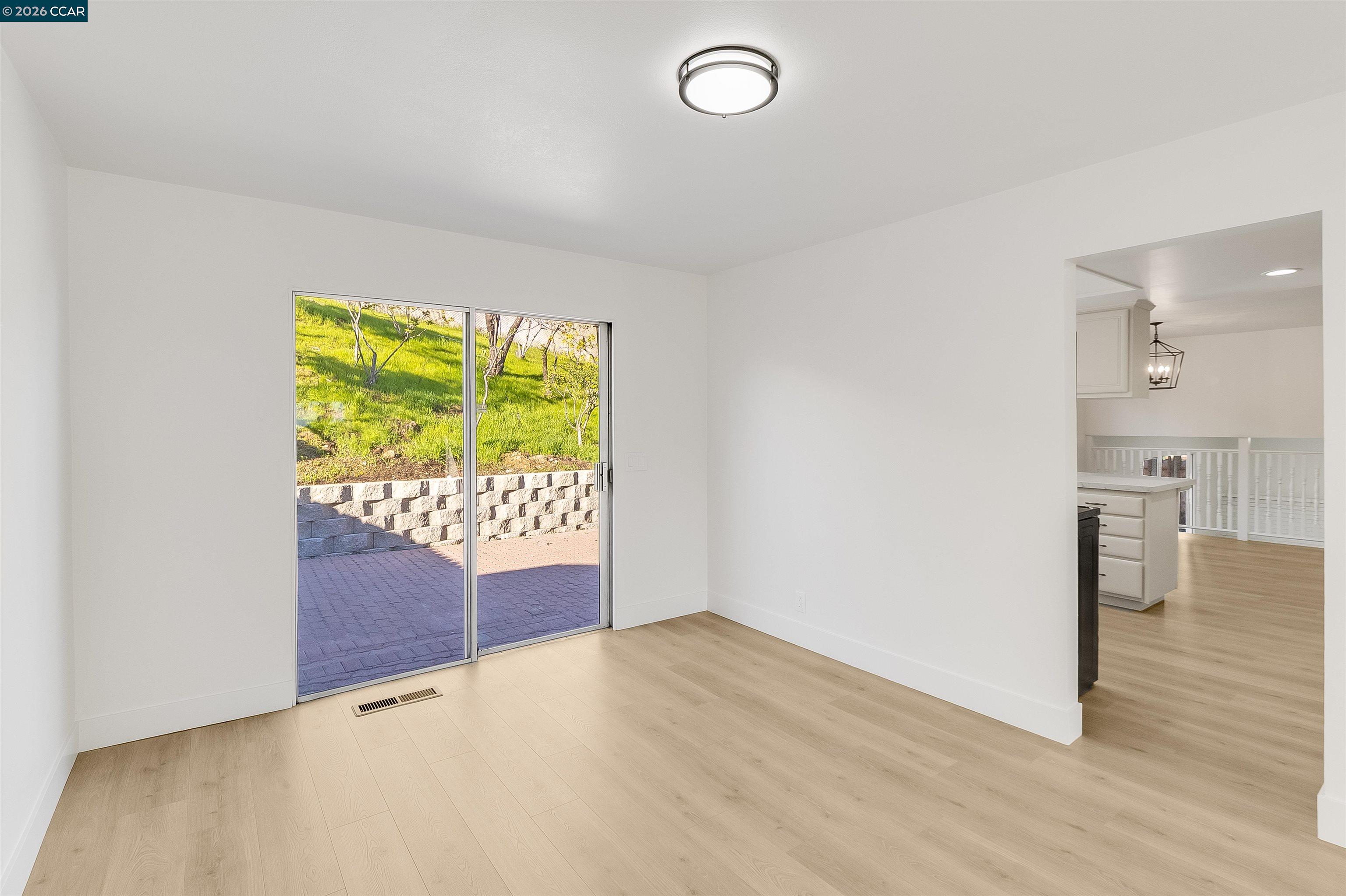 Detail Gallery Image 8 of 40 For 18 Danridge Ct, Antioch,  CA 94509 - 5 Beds | 3/1 Baths