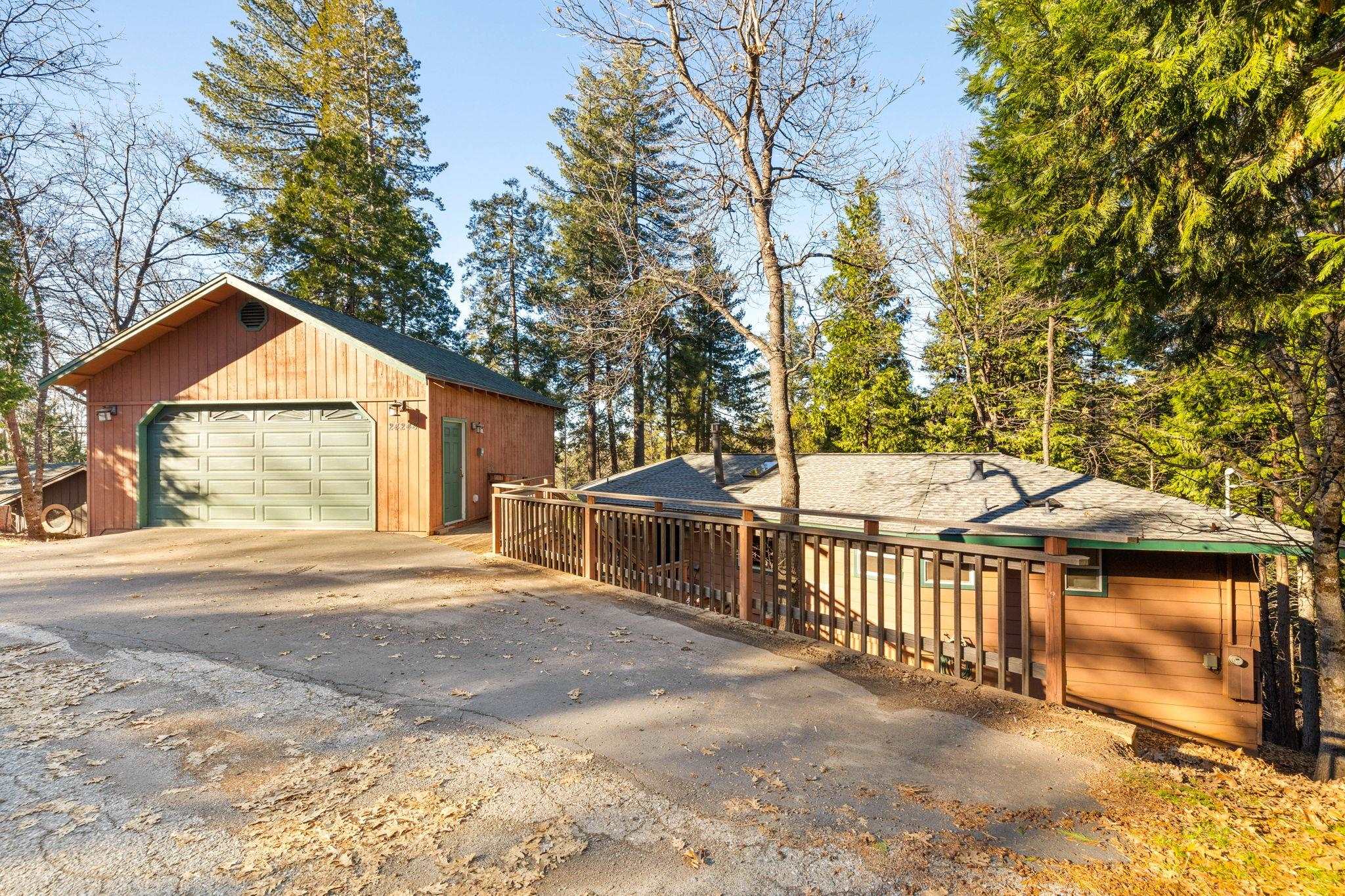 Detail Gallery Image 2 of 37 For 24248 Martingale Ln, Sonora,  CA 95370 - 3 Beds | 3 Baths