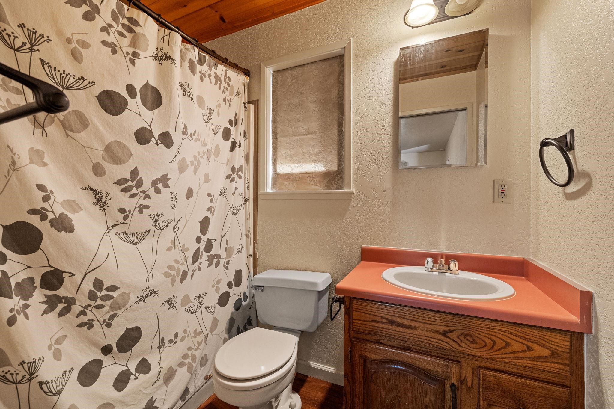 Detail Gallery Image 13 of 37 For 24248 Martingale Ln, Sonora,  CA 95370 - 3 Beds | 3 Baths