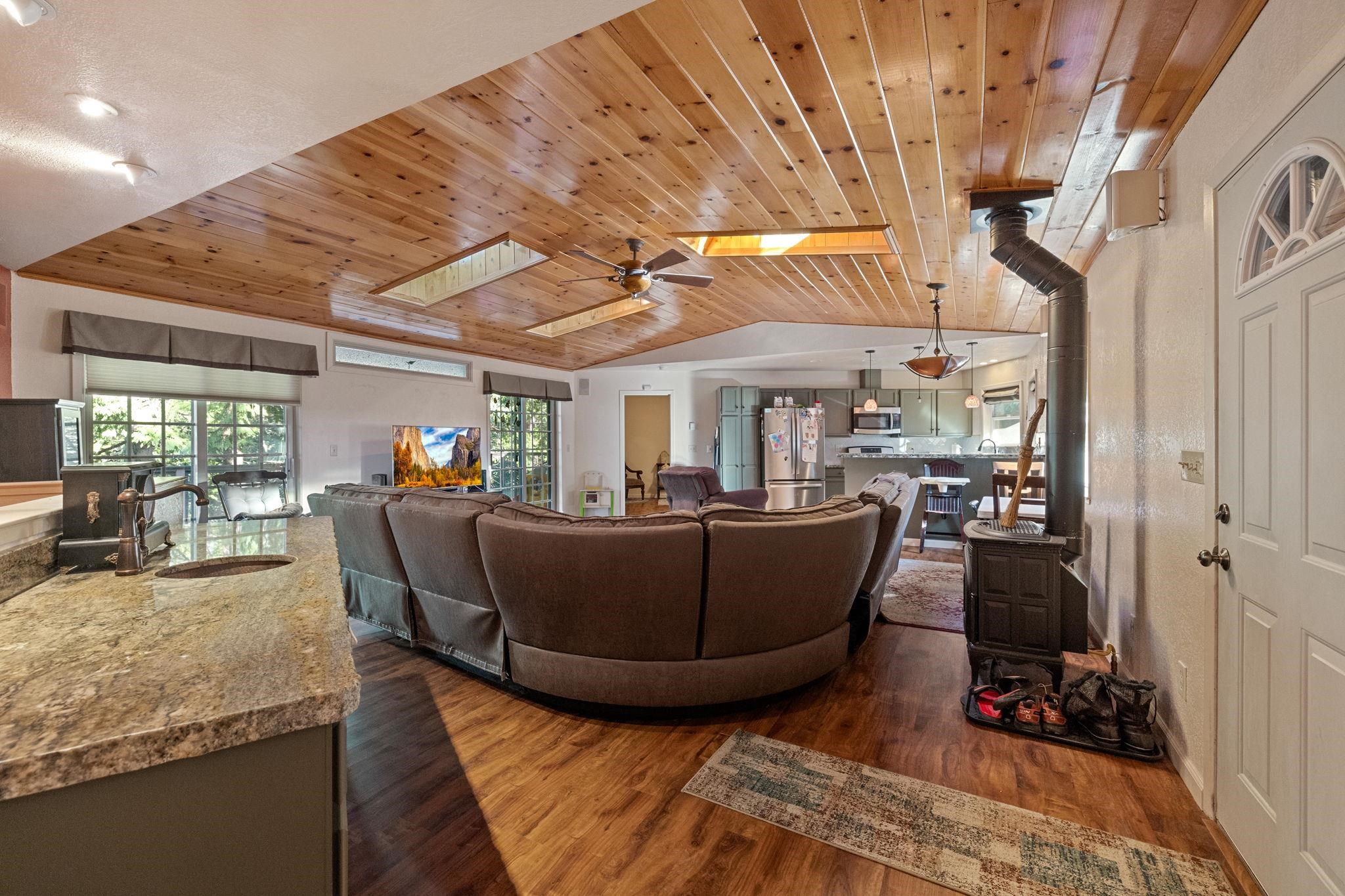 Detail Gallery Image 5 of 37 For 24248 Martingale Ln, Sonora,  CA 95370 - 3 Beds | 3 Baths