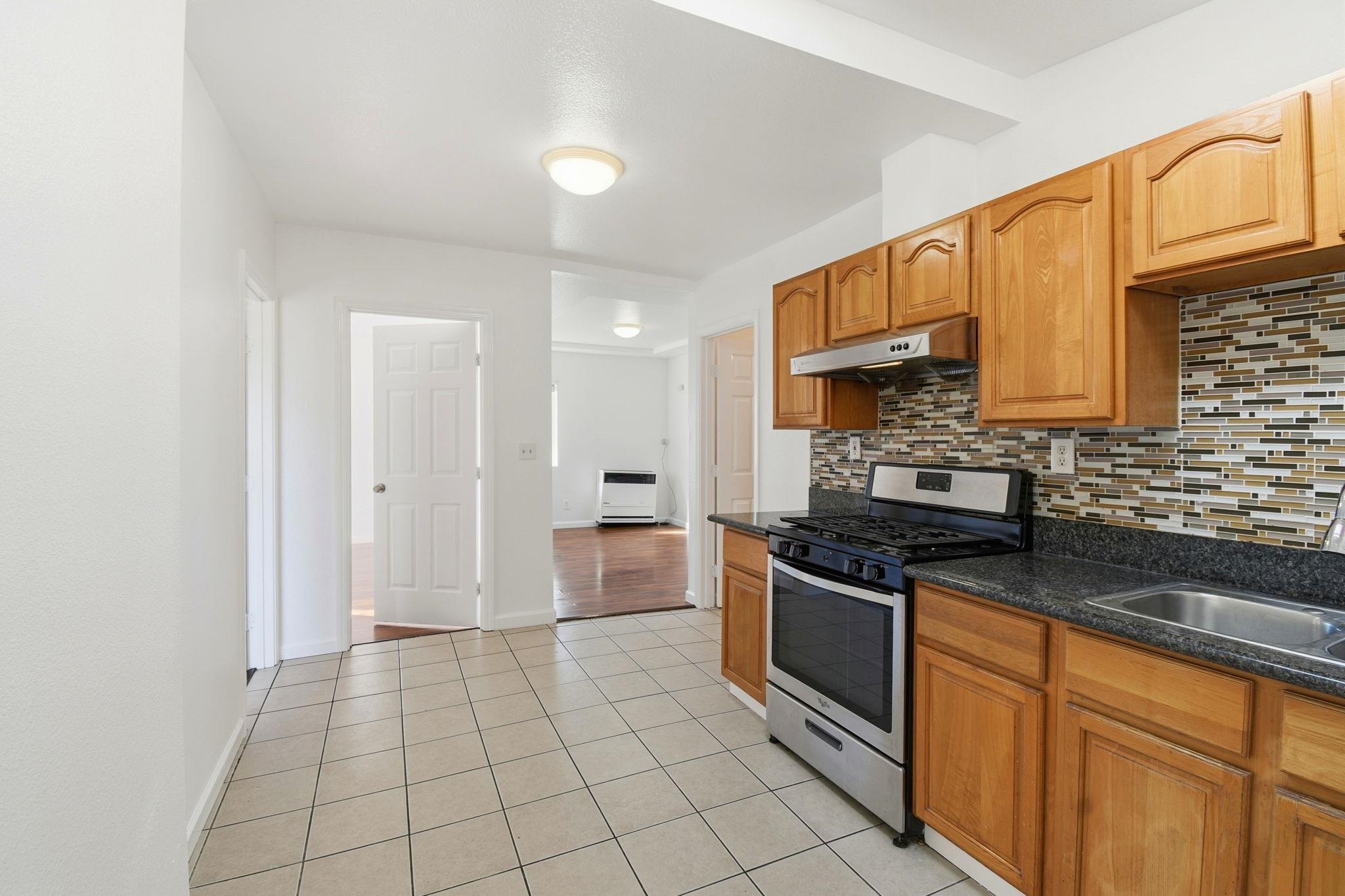 Detail Gallery Image 16 of 38 For 2122 E 25th St, Oakland,  CA 94606 - 3 Beds | 2 Baths
