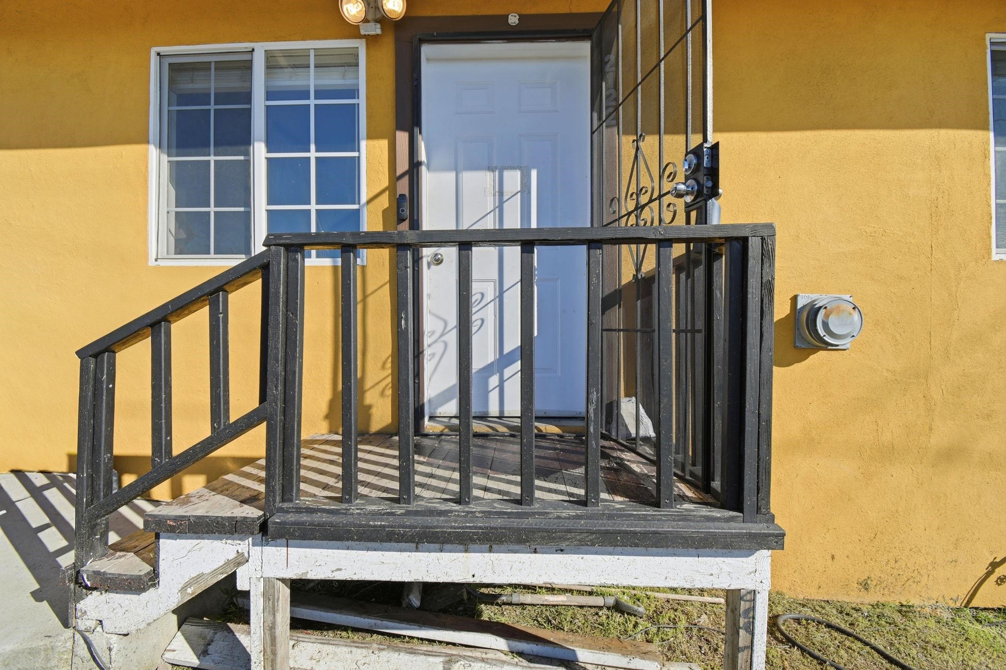 Detail Gallery Image 3 of 38 For 2122 E 25th St, Oakland,  CA 94606 - 3 Beds | 2 Baths