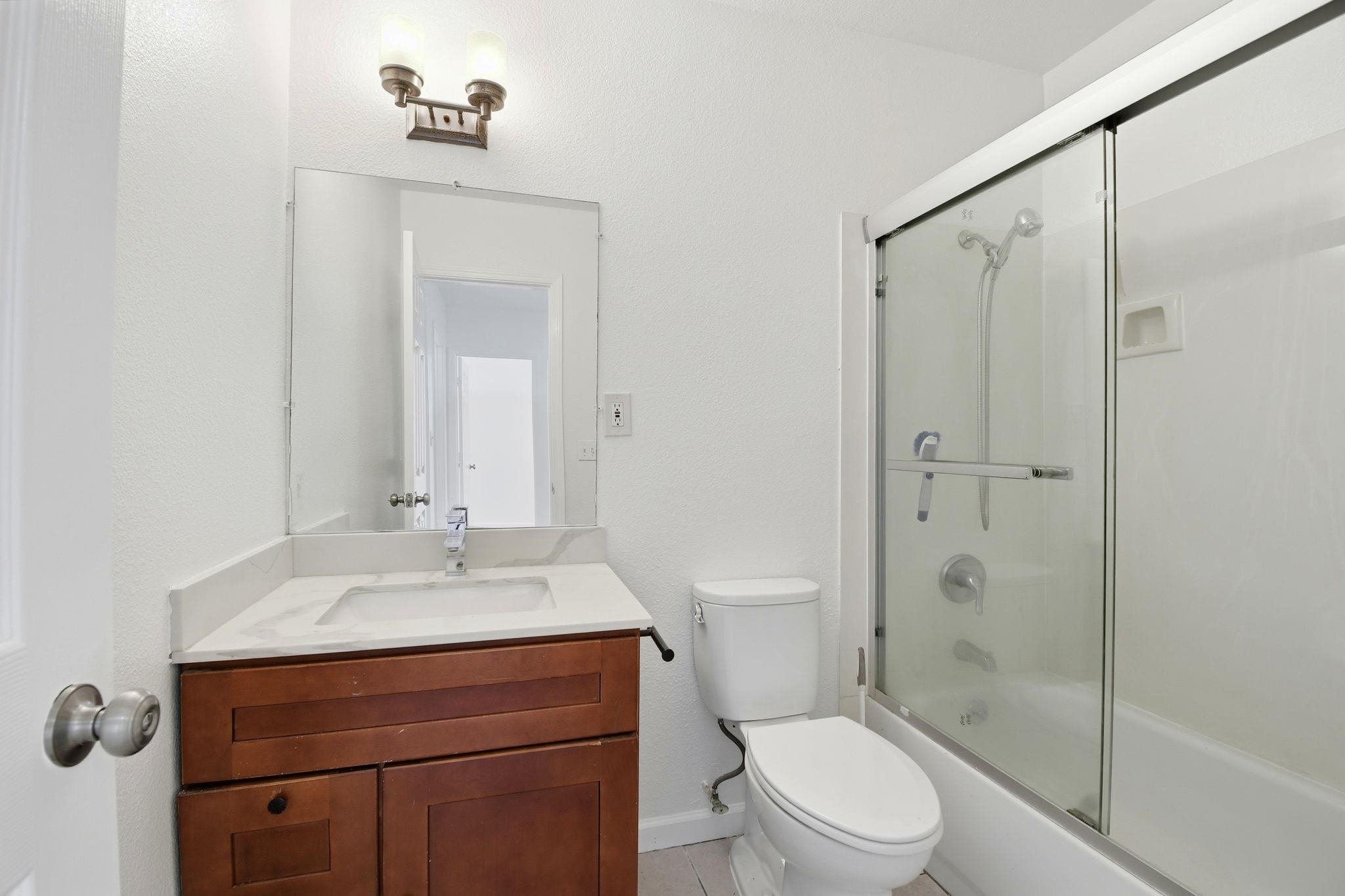 Detail Gallery Image 29 of 38 For 2122 E 25th St, Oakland,  CA 94606 - 3 Beds | 2 Baths