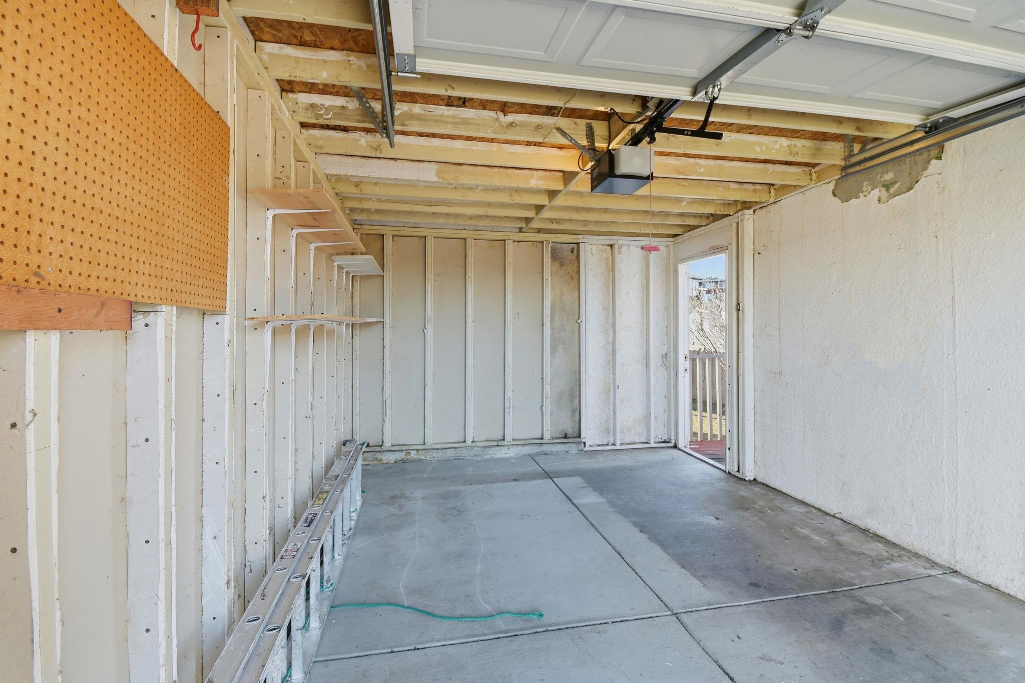 Detail Gallery Image 32 of 38 For 2122 E 25th St, Oakland,  CA 94606 - 3 Beds | 2 Baths