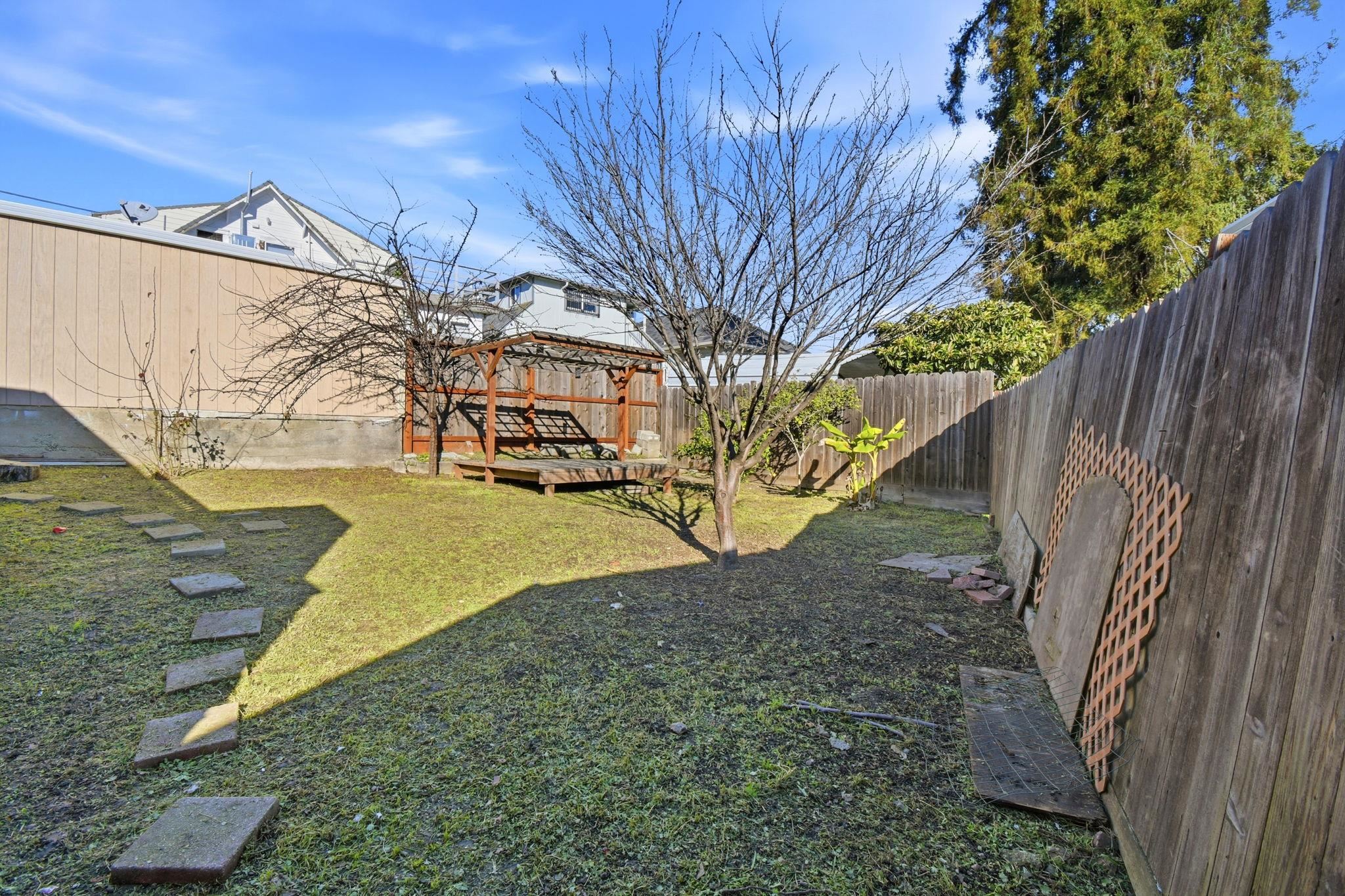 Detail Gallery Image 35 of 38 For 2122 E 25th St, Oakland,  CA 94606 - 3 Beds | 2 Baths