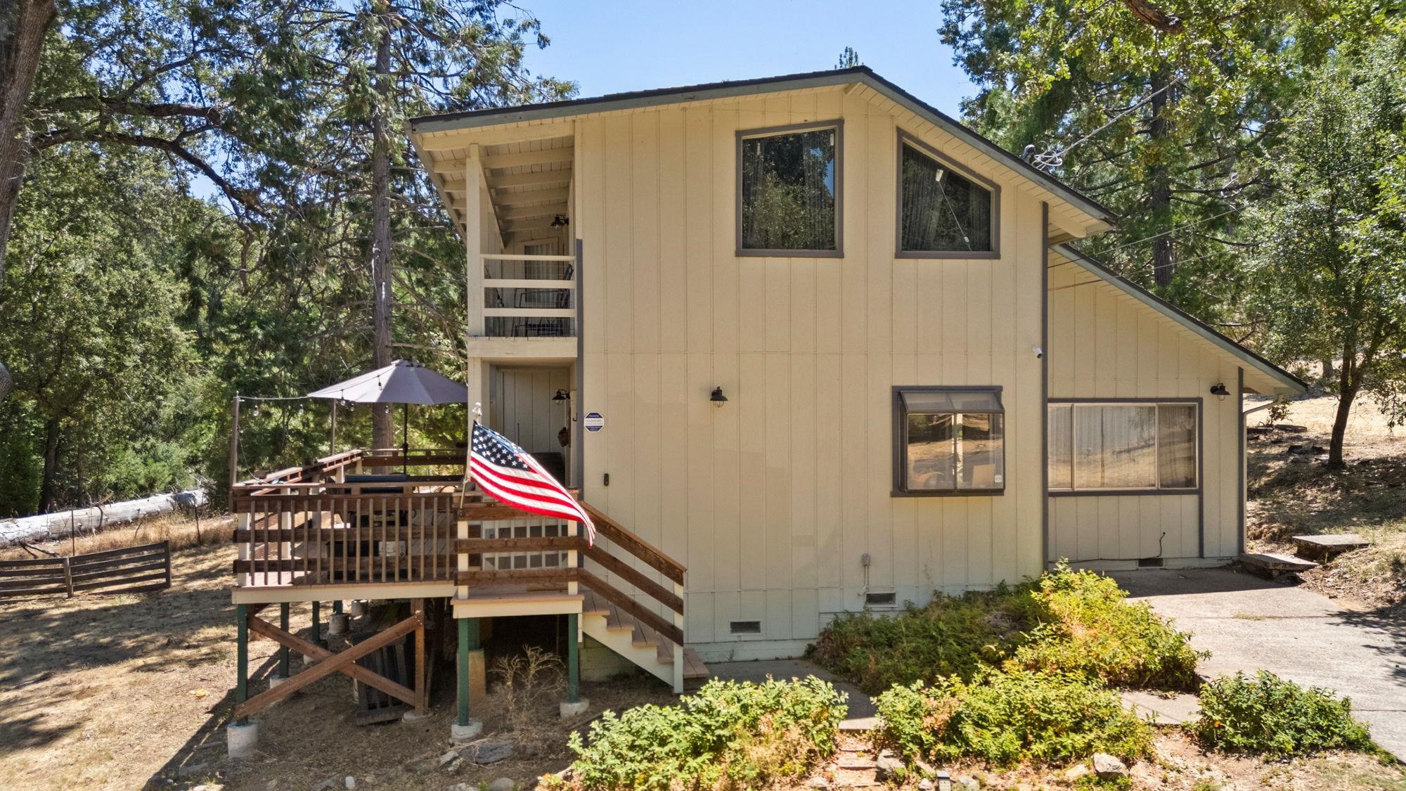 Detail Gallery Image 2 of 44 For 20785 Buttercup Cir, Groveland,  CA 95321 - 3 Beds | 2 Baths