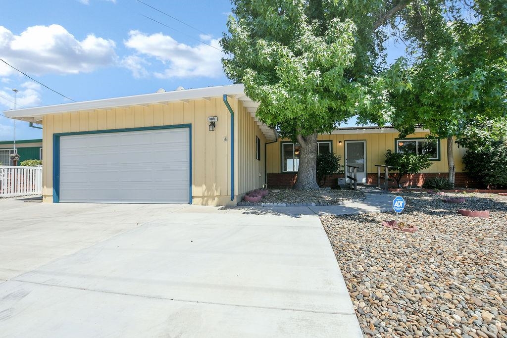 Detail Gallery Image 2 of 27 For 609 Lynn Ave, Antioch,  CA 94509 - 3 Beds | 2 Baths