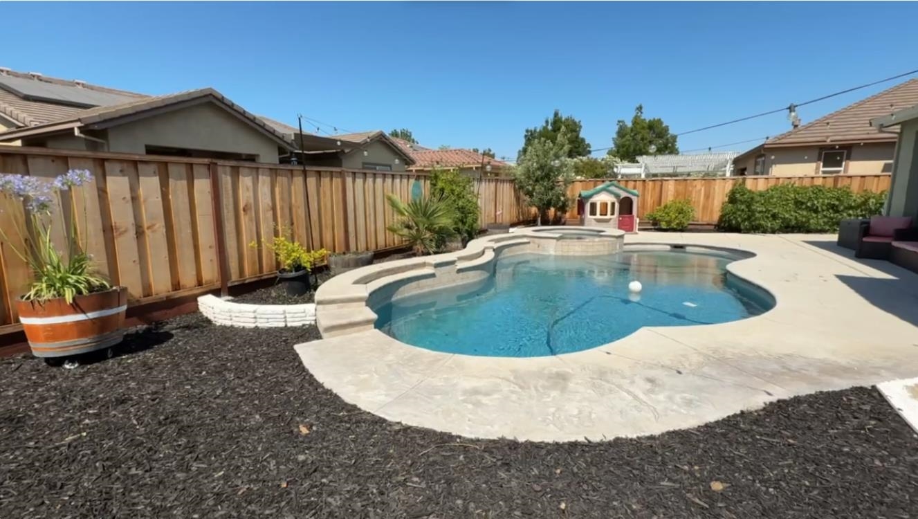 Detail Gallery Image 22 of 26 For 8491 Pinehollow Cir, Discovery Bay,  CA 94505 - 5 Beds | 3 Baths