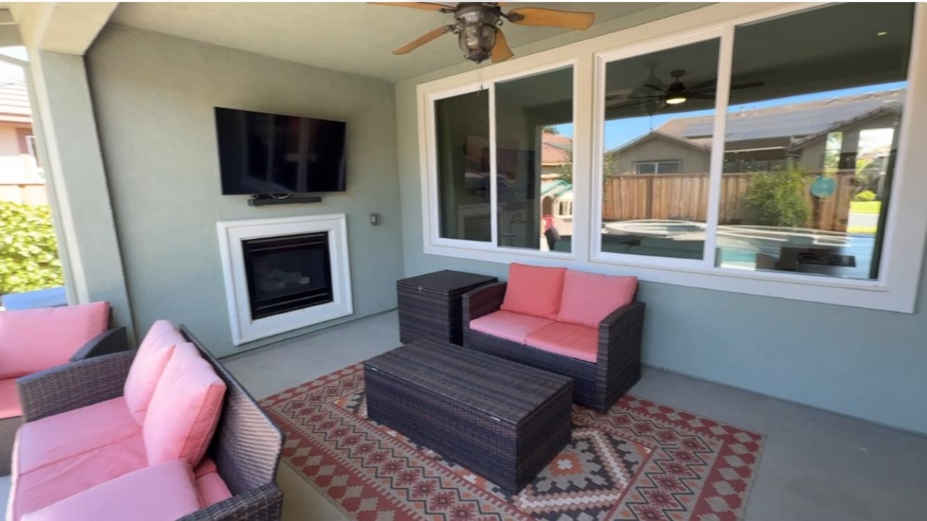 Detail Gallery Image 23 of 26 For 8491 Pinehollow Cir, Discovery Bay,  CA 94505 - 5 Beds | 3 Baths