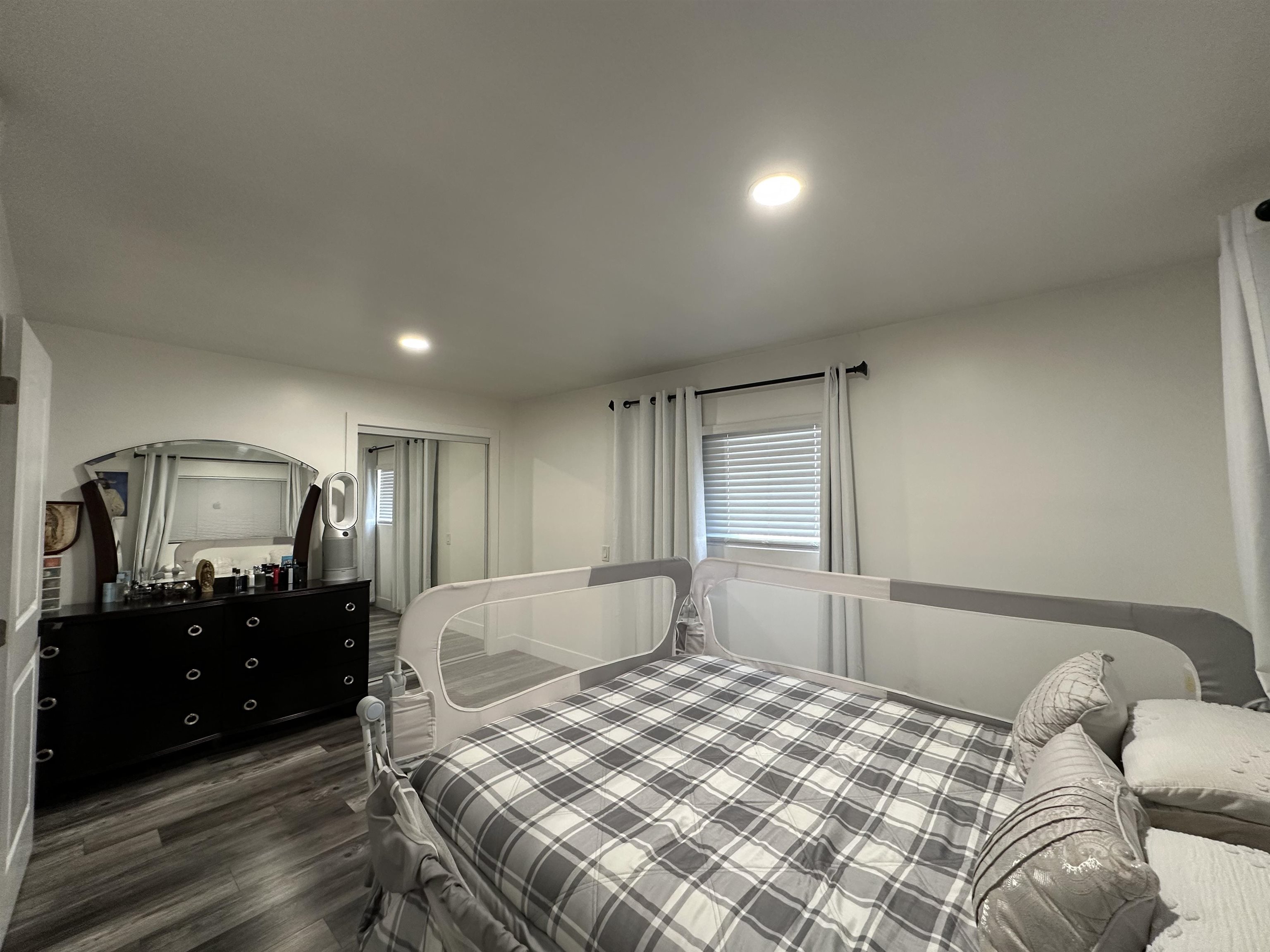 Detail Gallery Image 5 of 13 For 418 Douglas Ave, Oakland,  CA 94603 - 2 Beds | 1 Baths