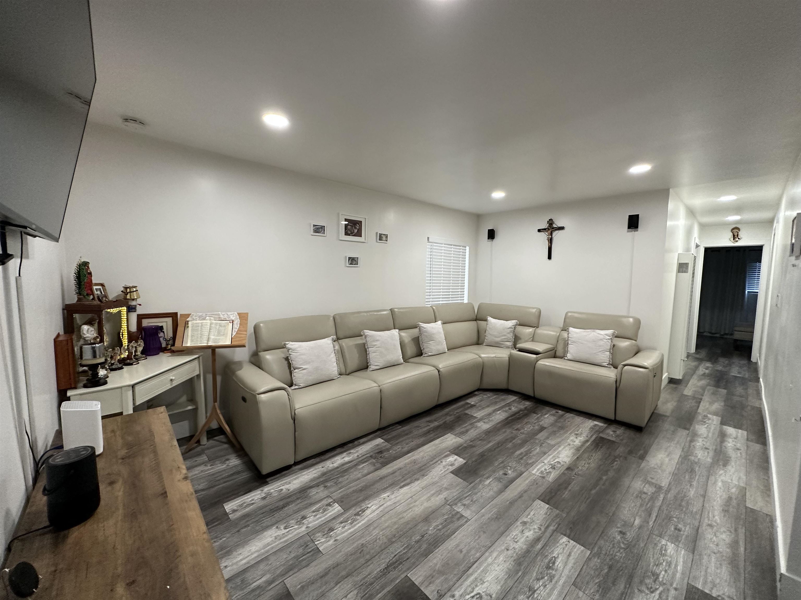 Detail Gallery Image 8 of 13 For 418 Douglas Ave, Oakland,  CA 94603 - 2 Beds | 1 Baths