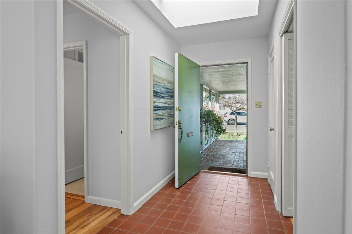 Detail Gallery Image 5 of 50 For 1202 Lillian Ave, San Leandro,  CA 94578 - 3 Beds | 2 Baths