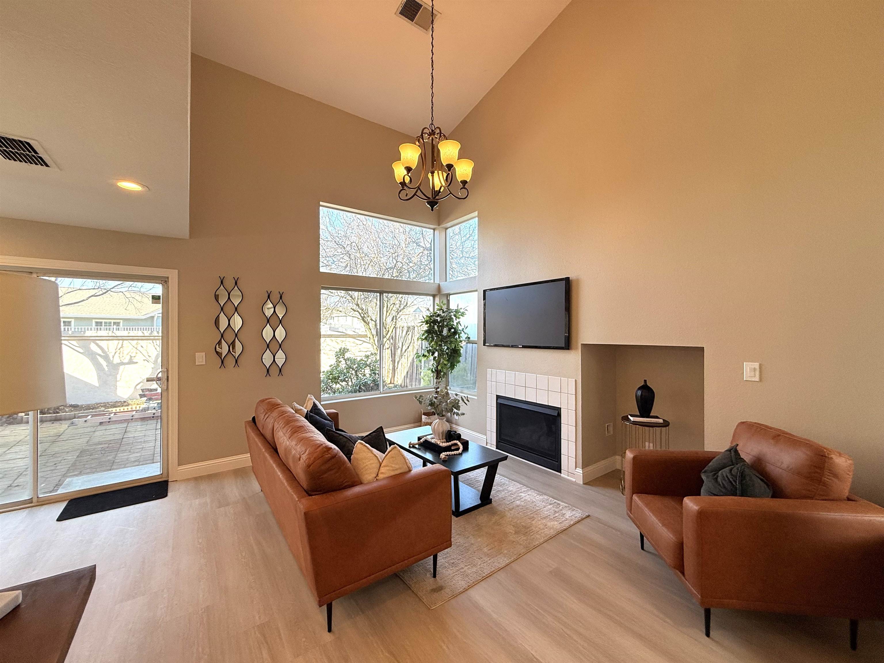 Detail Gallery Image 3 of 29 For 1736 Nandina Ct, Antioch,  CA 94531 - 3 Beds | 2/1 Baths