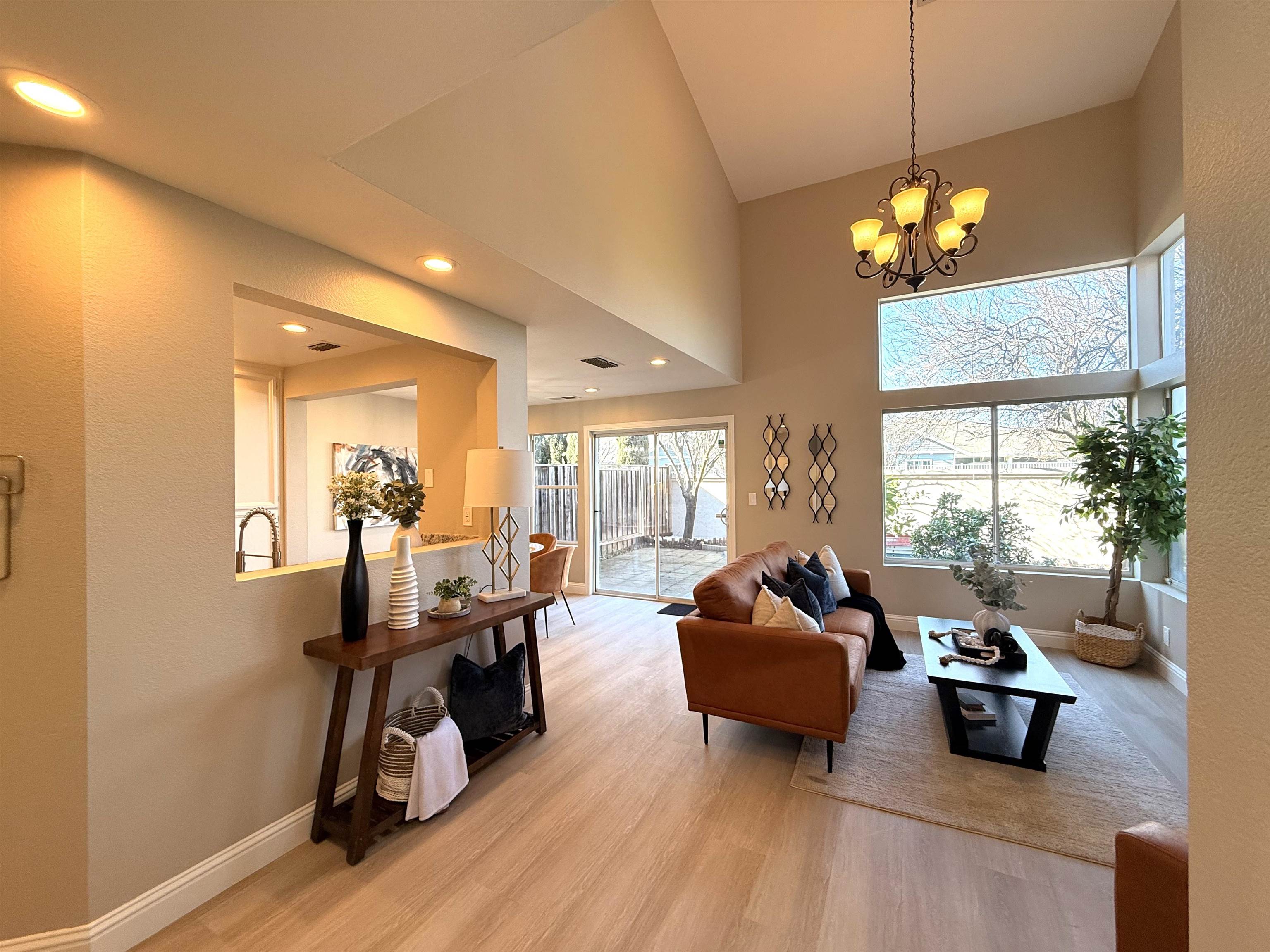 Detail Gallery Image 4 of 29 For 1736 Nandina Ct, Antioch,  CA 94531 - 3 Beds | 2/1 Baths