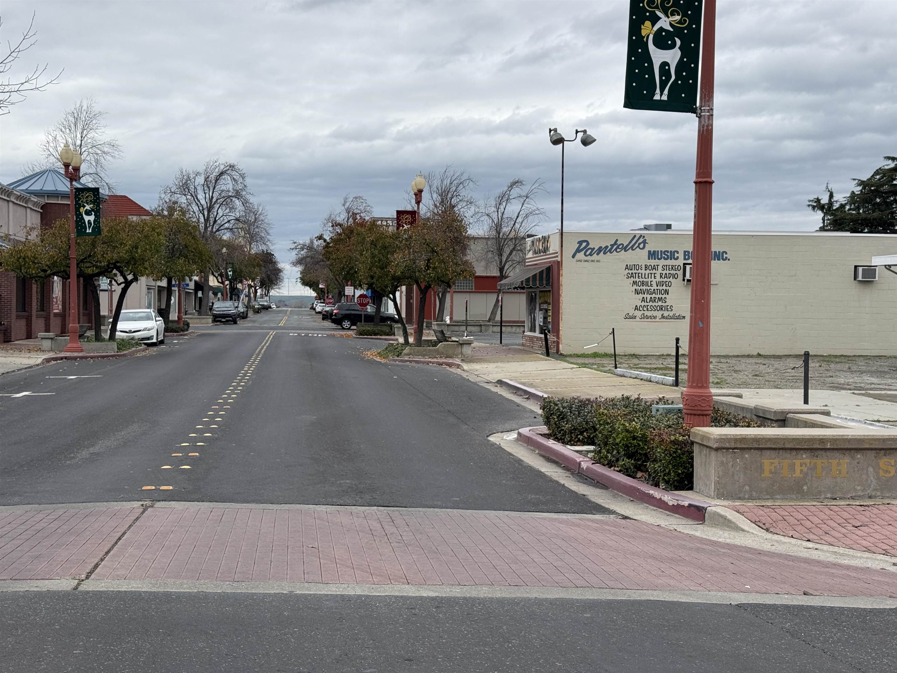 Detail Gallery Image 4 of 5 For 415 G St, Antioch,  CA 94509 - – Beds | – Baths