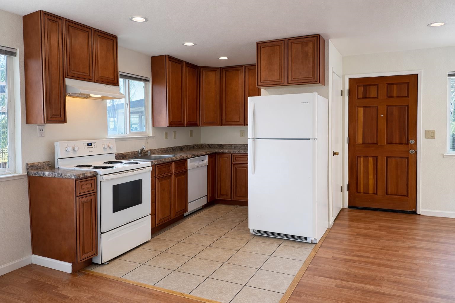 Detail Gallery Image 5 of 12 For 34749 Alvarado Niles Rd #4,  Union City,  CA 94587 - 2 Beds | 1 Baths
