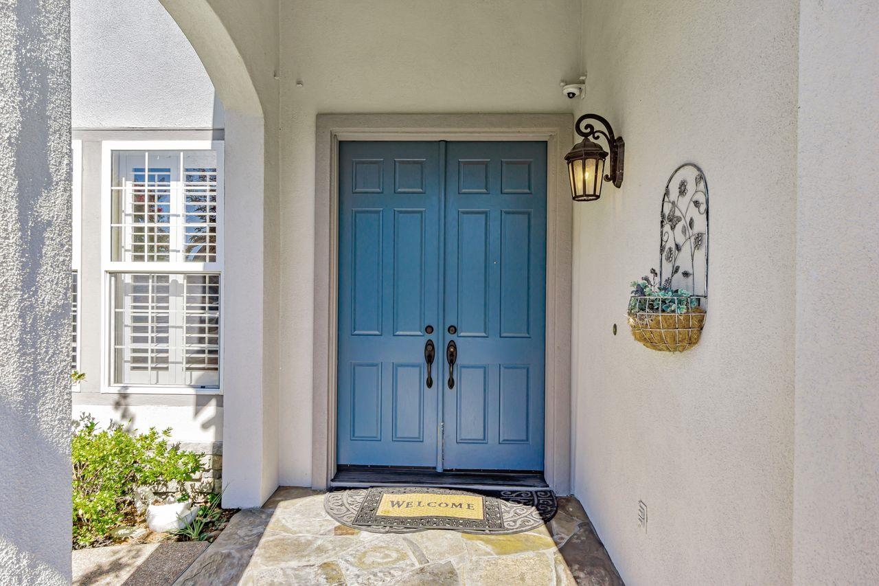 Detail Gallery Image 4 of 48 For 5391 Fernbank Dr, Concord,  CA 94521 - 5 Beds | 3 Baths