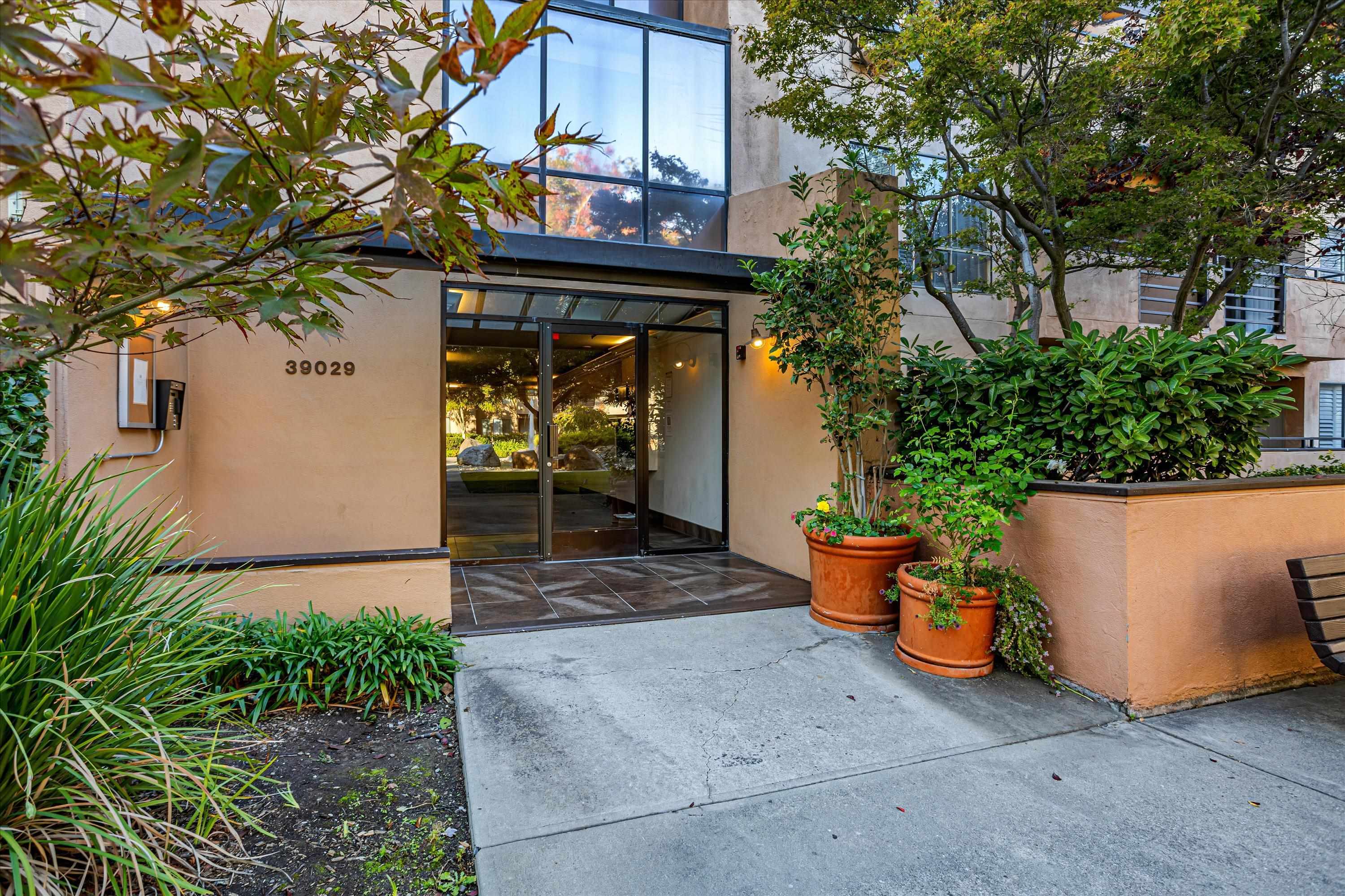 Photo #2: 41120772 Listing: Photo #2