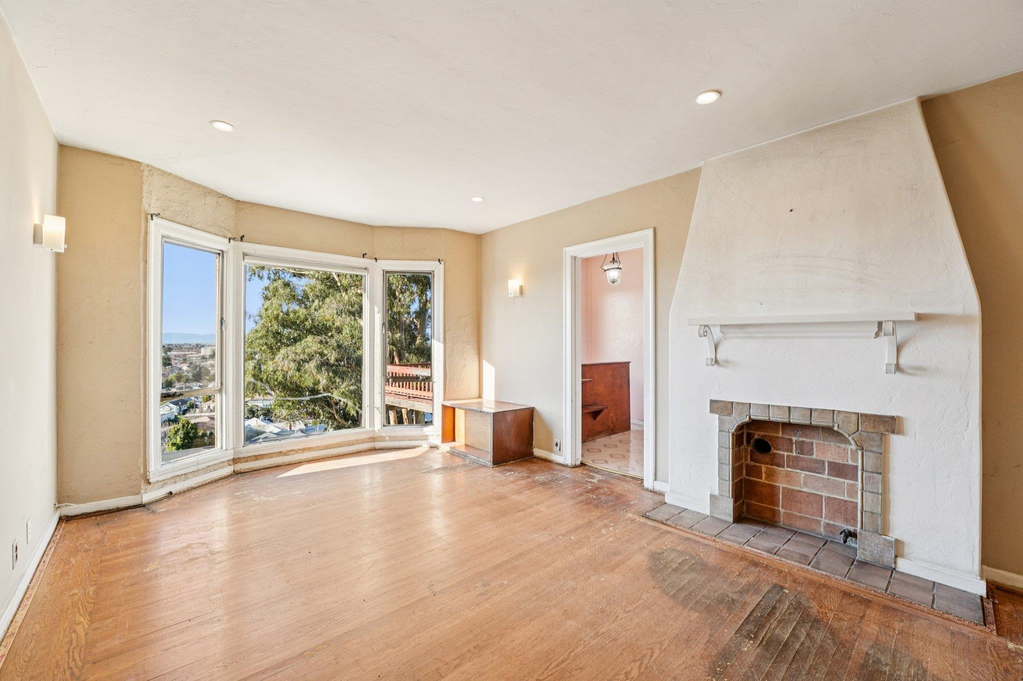 Detail Gallery Image 12 of 60 For 9963 Lawlor St, Oakland,  CA 94605 - 4 Beds | 2 Baths