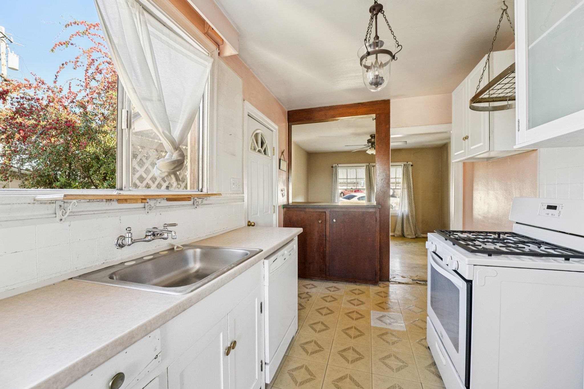 Detail Gallery Image 20 of 60 For 9963 Lawlor St, Oakland,  CA 94605 - 4 Beds | 2 Baths