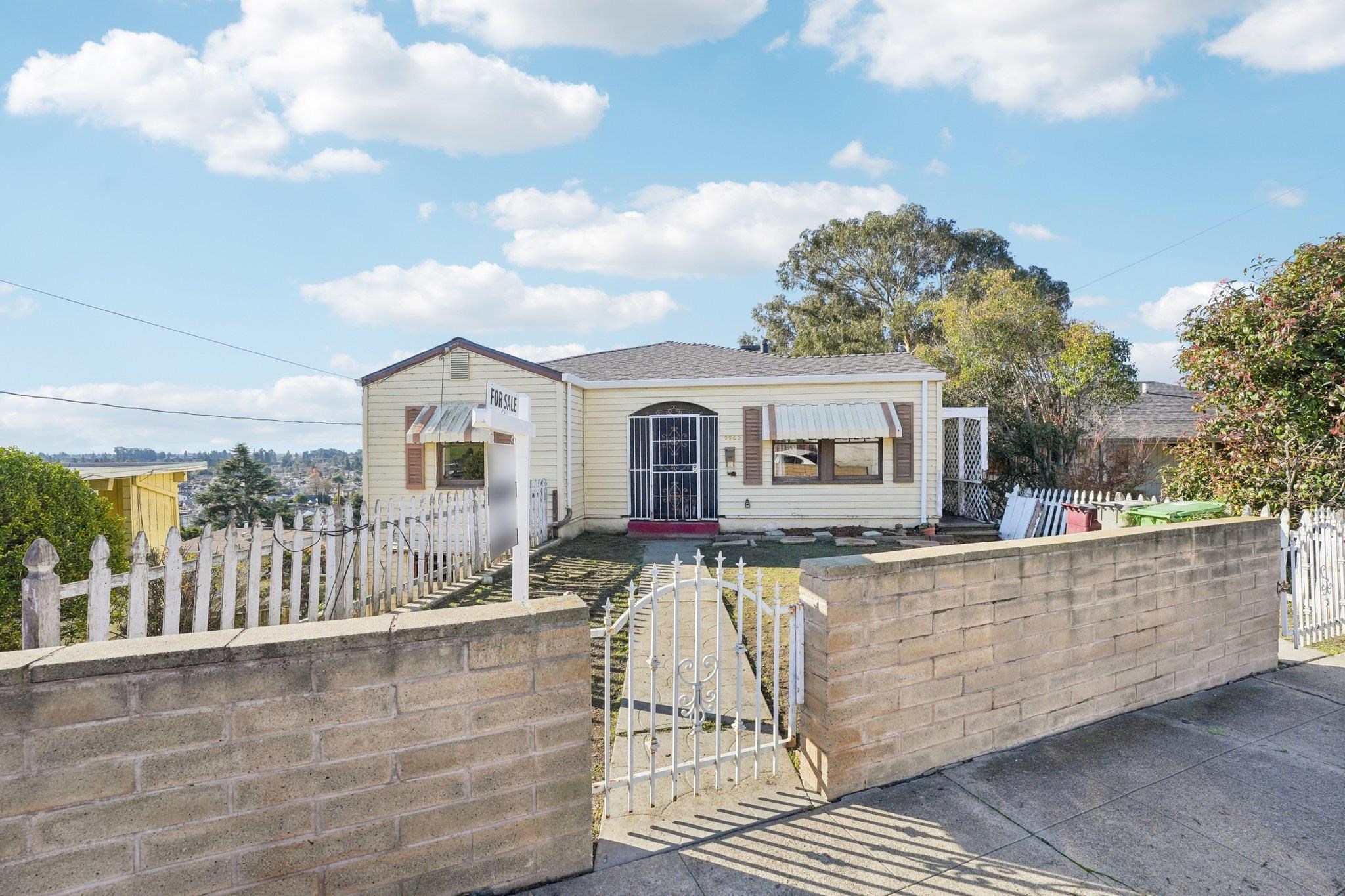 Detail Gallery Image 6 of 60 For 9963 Lawlor St, Oakland,  CA 94605 - 4 Beds | 2 Baths