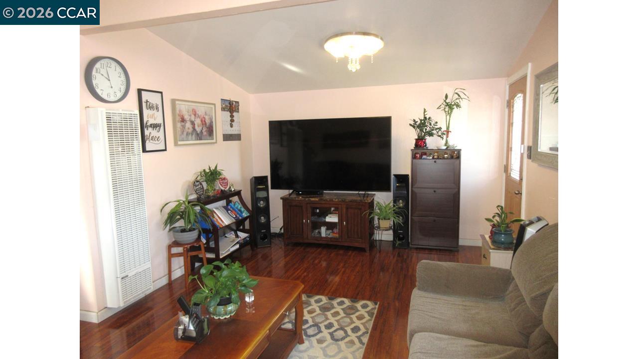 Detail Gallery Image 2 of 18 For 2106 Alfreda Blvd, San Pablo,  CA 94806 - 3 Beds | 1/1 Baths