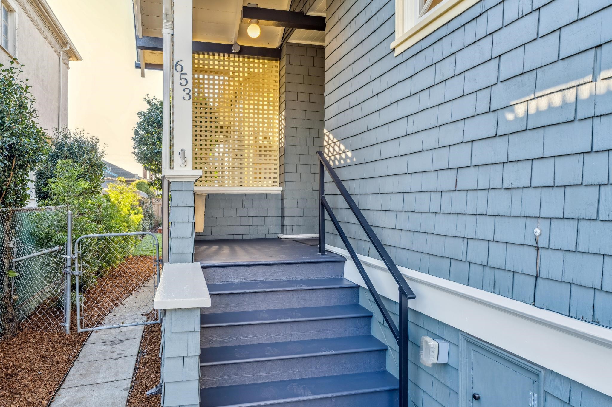 Detail Gallery Image 2 of 60 For 653 55th St, Oakland,  CA 94609 - 3 Beds | 1 Baths