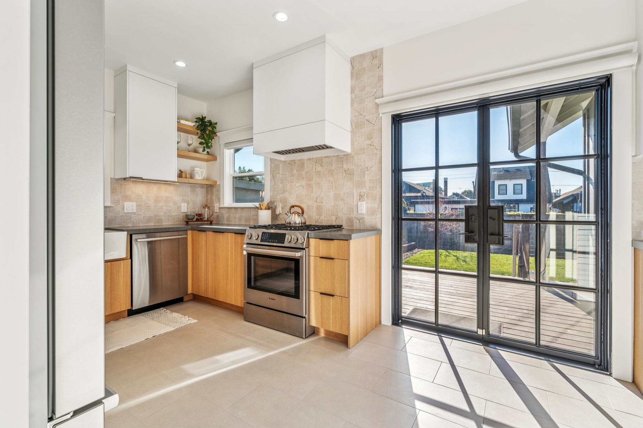 Detail Gallery Image 14 of 60 For 653 55th St, Oakland,  CA 94609 - 3 Beds | 1 Baths