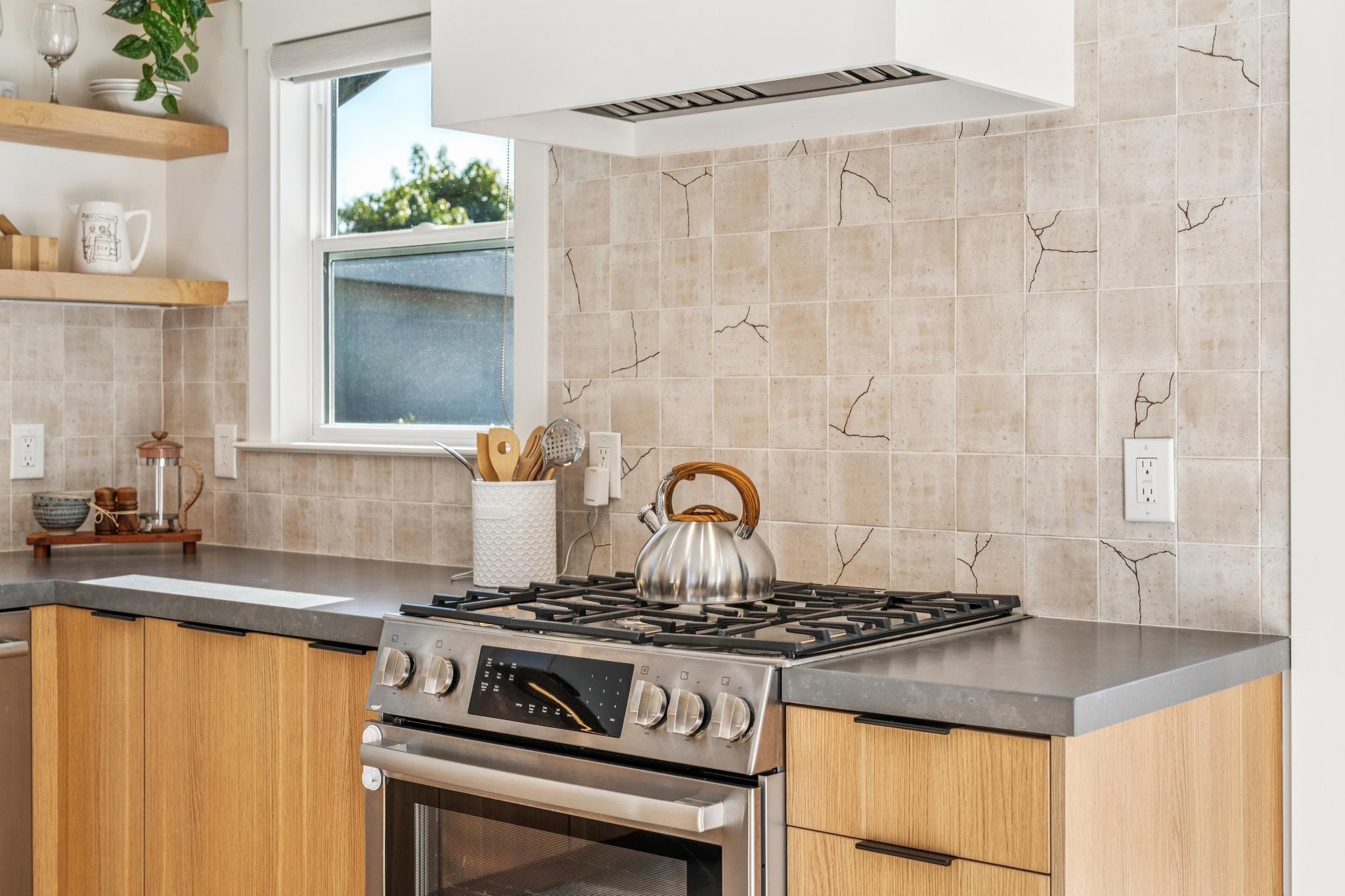 Detail Gallery Image 15 of 60 For 653 55th St, Oakland,  CA 94609 - 3 Beds | 1 Baths