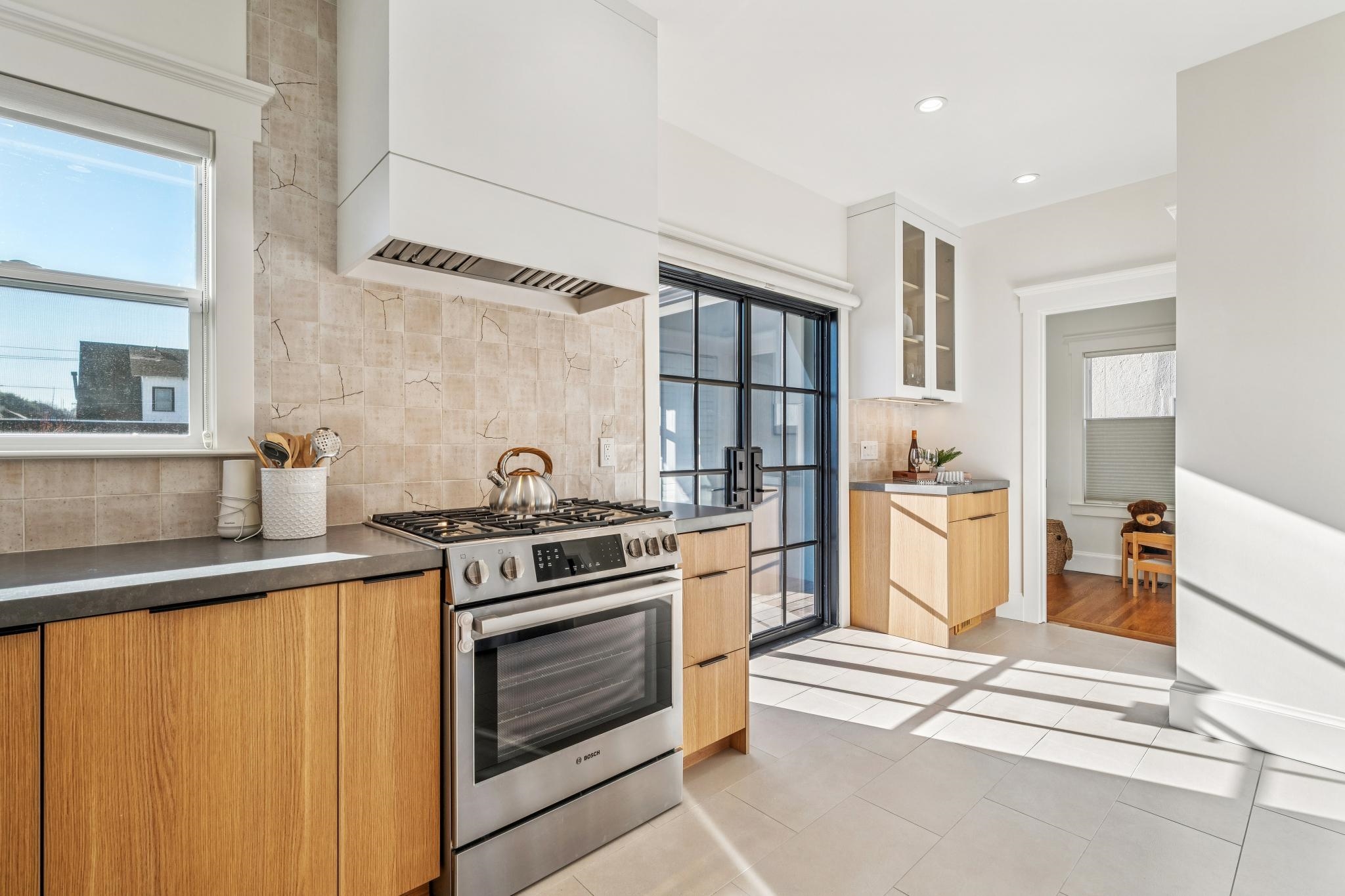 Detail Gallery Image 20 of 60 For 653 55th St, Oakland,  CA 94609 - 3 Beds | 1 Baths