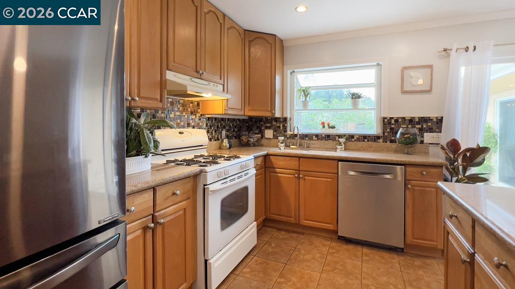 Detail Gallery Image 12 of 48 For 909 Santa Lucia Dr, Pleasant Hill,  CA 94523 - 5 Beds | 3 Baths