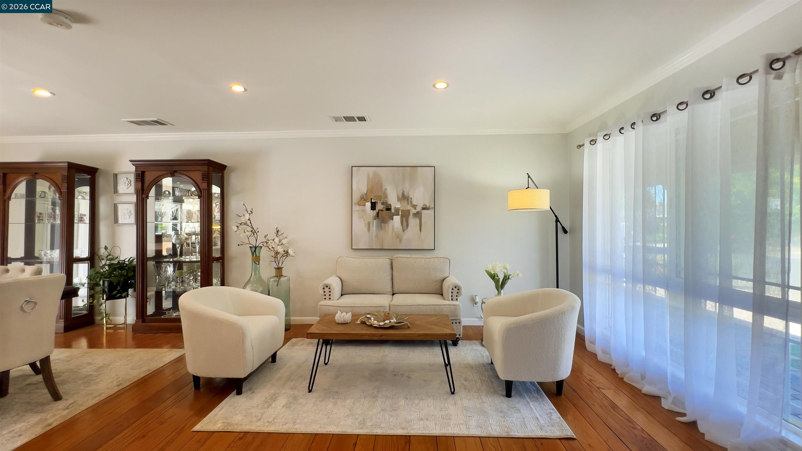 Detail Gallery Image 4 of 48 For 909 Santa Lucia Dr, Pleasant Hill,  CA 94523 - 5 Beds | 3 Baths