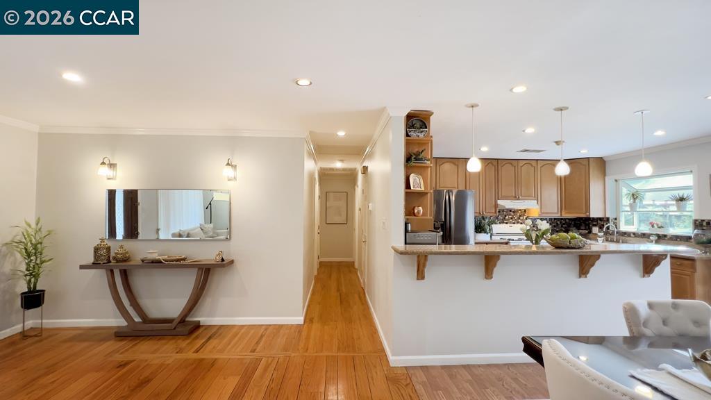 Detail Gallery Image 5 of 48 For 909 Santa Lucia Dr, Pleasant Hill,  CA 94523 - 5 Beds | 3 Baths