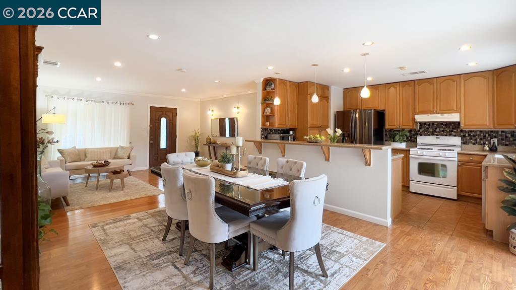 Detail Gallery Image 9 of 48 For 909 Santa Lucia Dr, Pleasant Hill,  CA 94523 - 5 Beds | 3 Baths