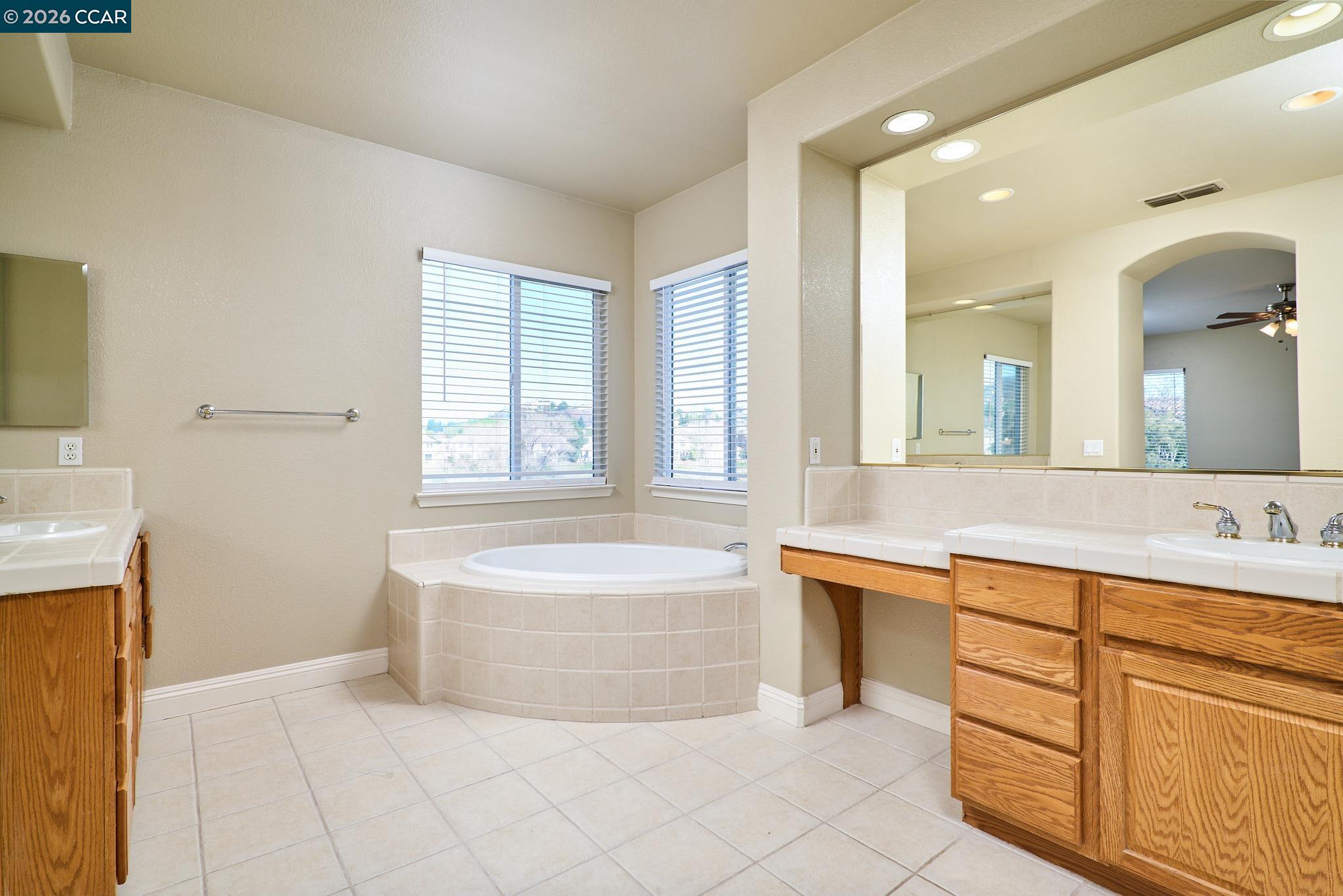 Detail Gallery Image 15 of 45 For 1752 Langholm Way, Folsom,  CA 95630 - 5 Beds | 4 Baths