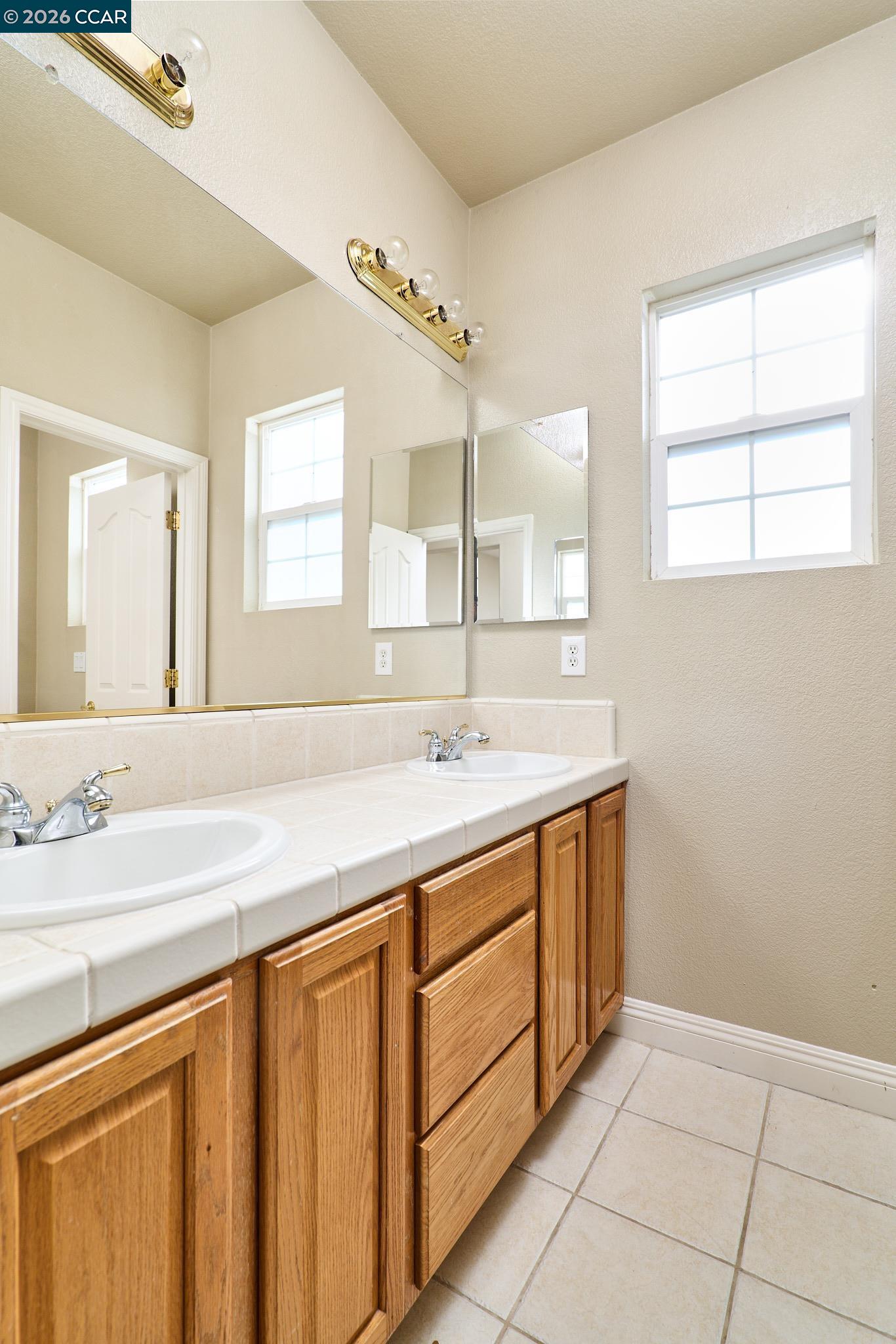 Detail Gallery Image 21 of 45 For 1752 Langholm Way, Folsom,  CA 95630 - 5 Beds | 4 Baths