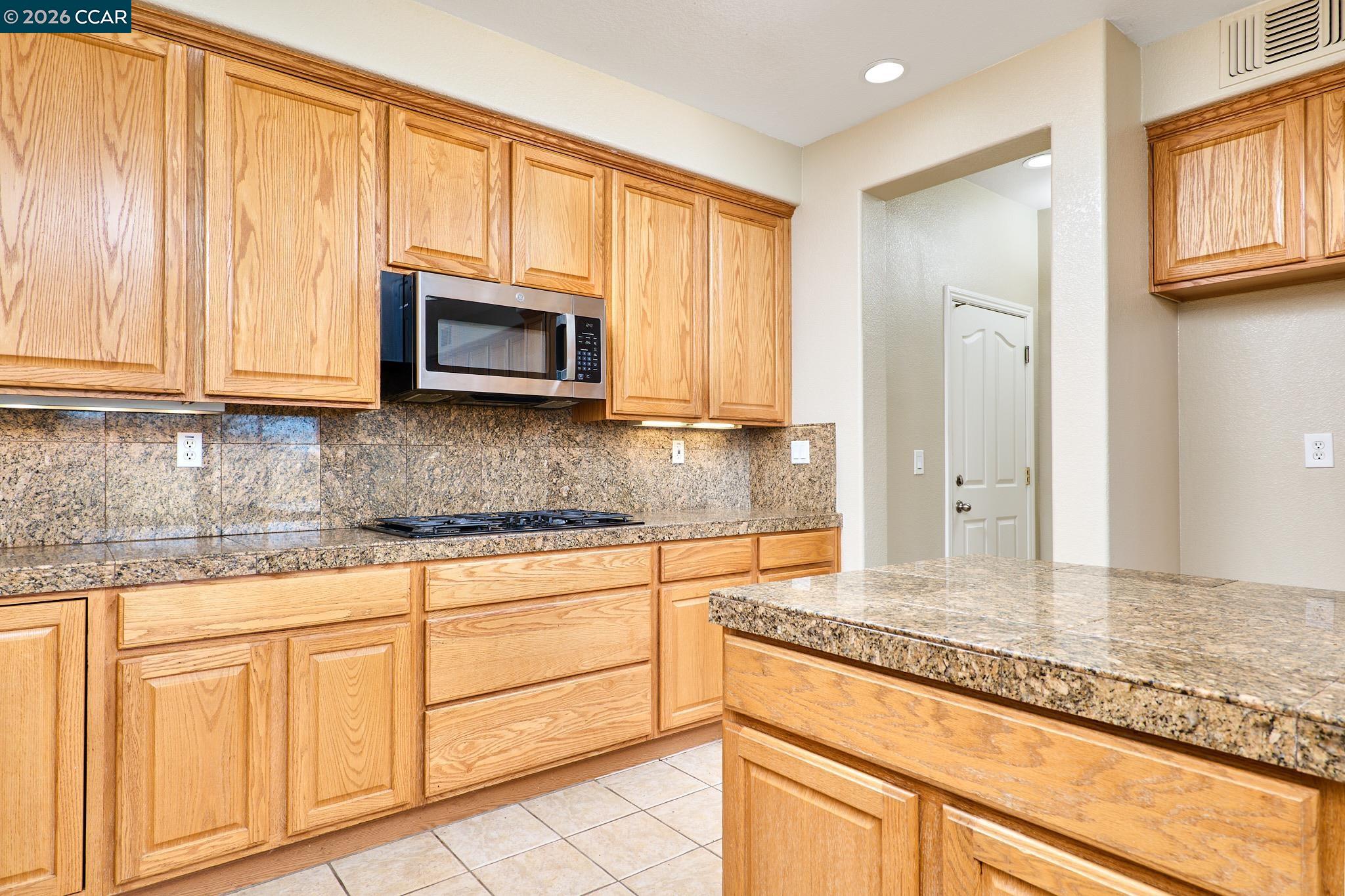 Detail Gallery Image 8 of 45 For 1752 Langholm Way, Folsom,  CA 95630 - 5 Beds | 4 Baths