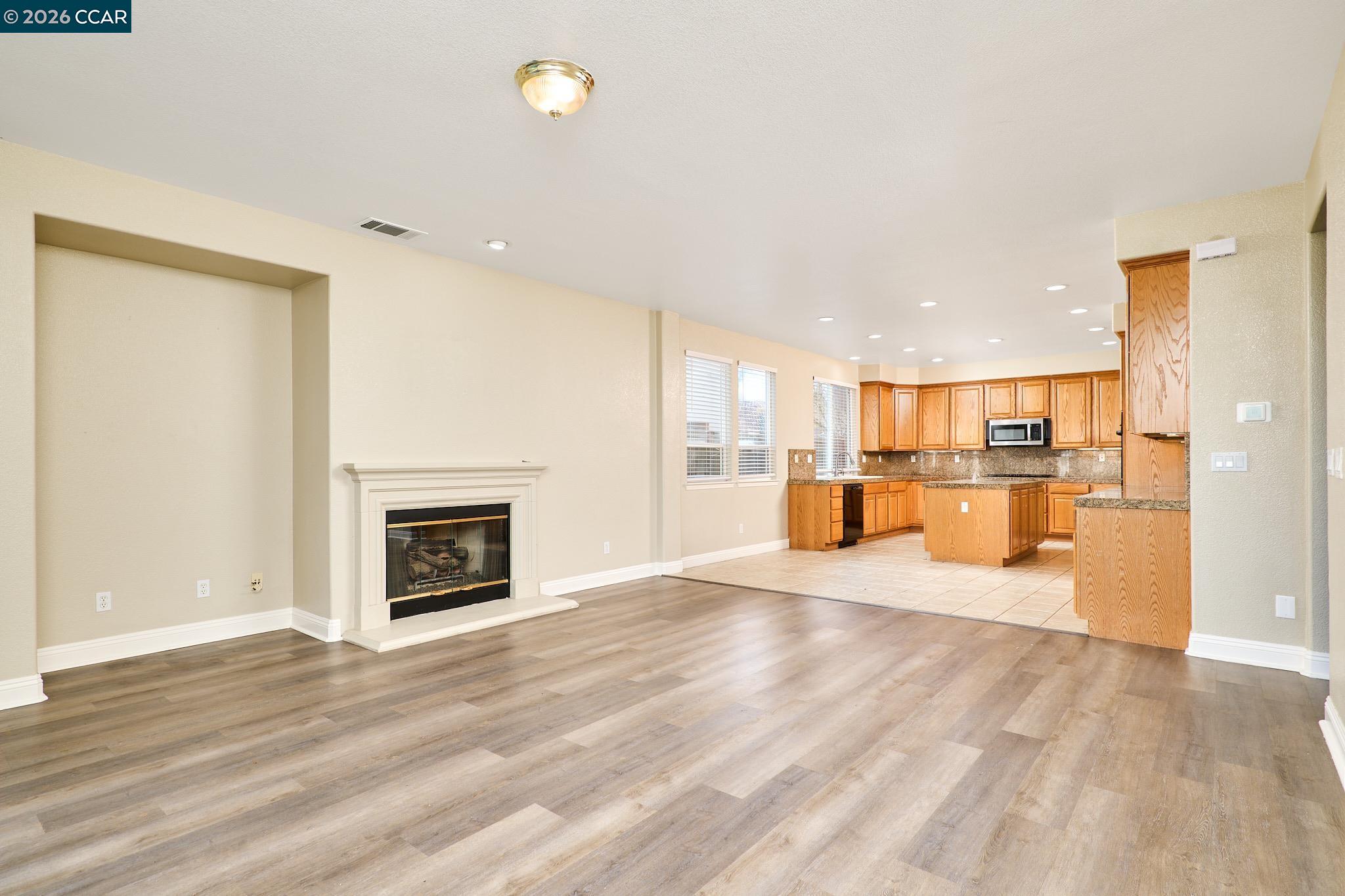 Detail Gallery Image 9 of 45 For 1752 Langholm Way, Folsom,  CA 95630 - 5 Beds | 4 Baths