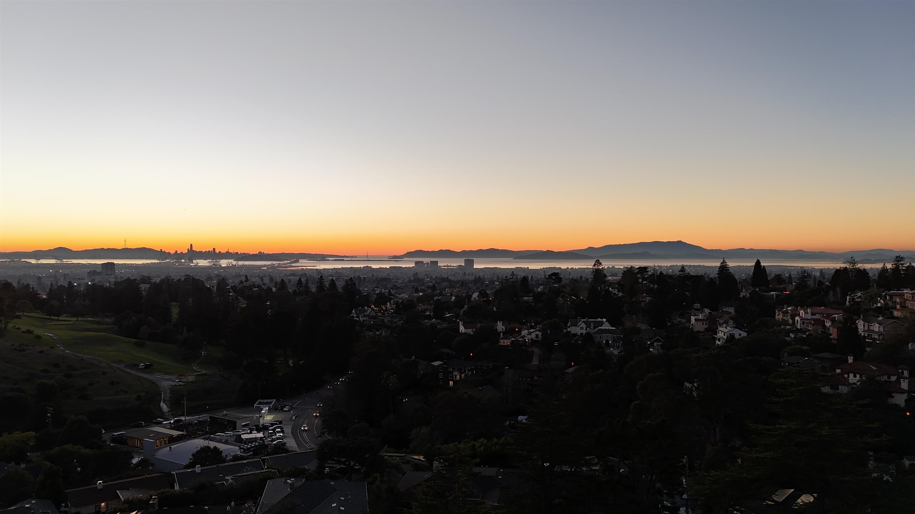 Detail Gallery Image 4 of 24 For 82 Wilding Ln, Oakland,  CA 94611 - – Beds | – Baths