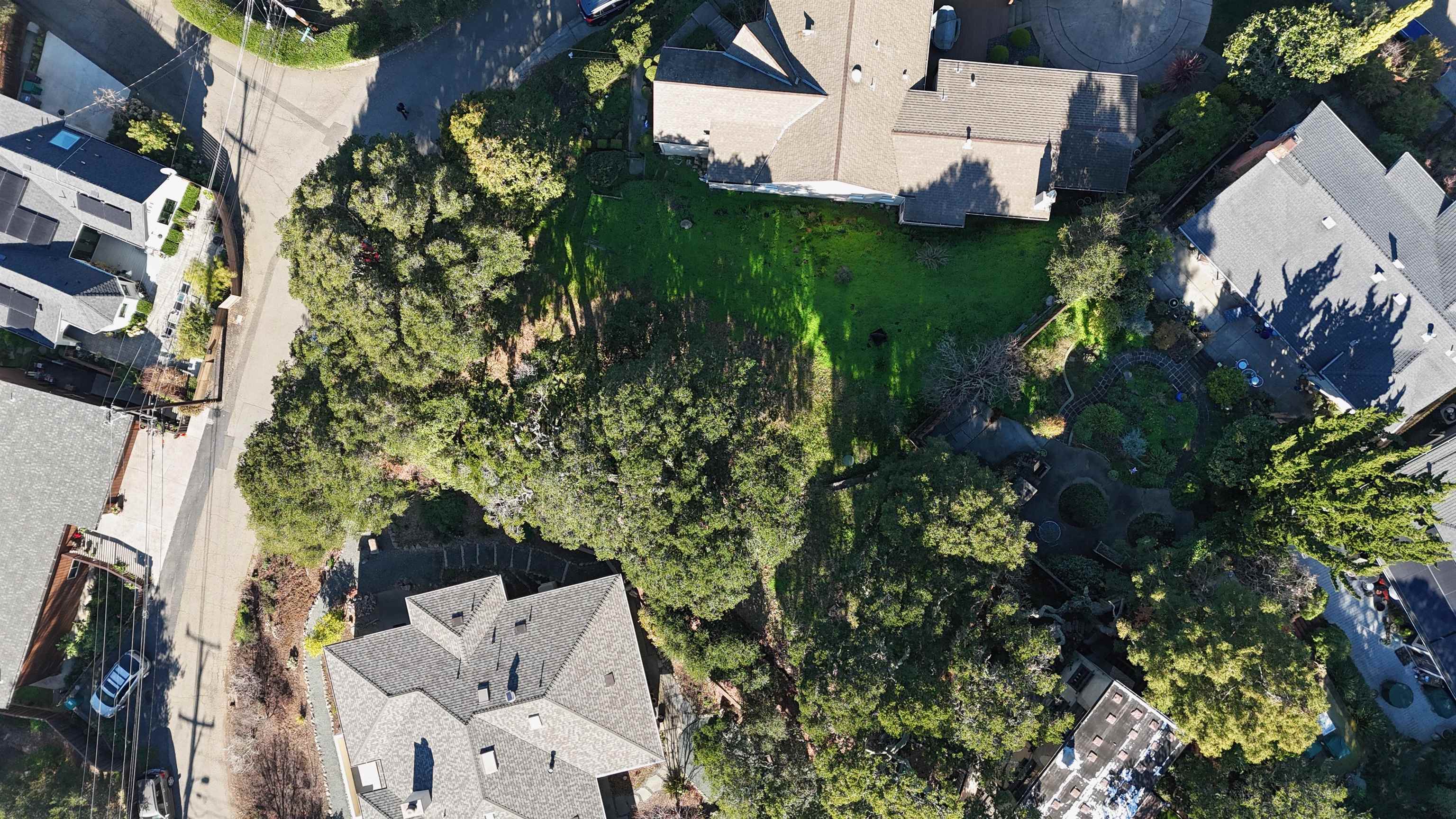 Detail Gallery Image 5 of 24 For 82 Wilding Ln, Oakland,  CA 94611 - – Beds | – Baths