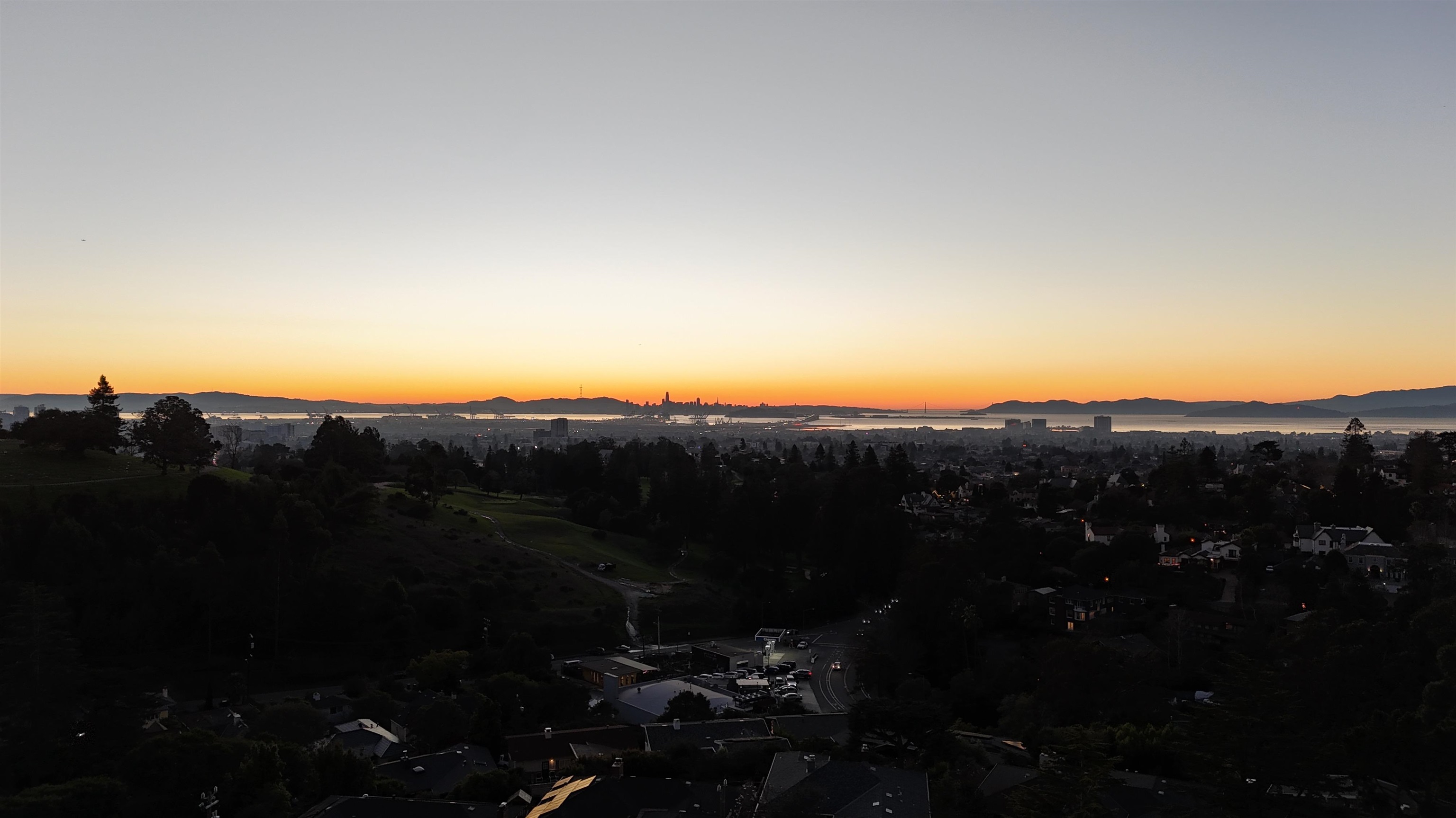 Detail Gallery Image 7 of 24 For 82 Wilding Ln, Oakland,  CA 94611 - – Beds | – Baths