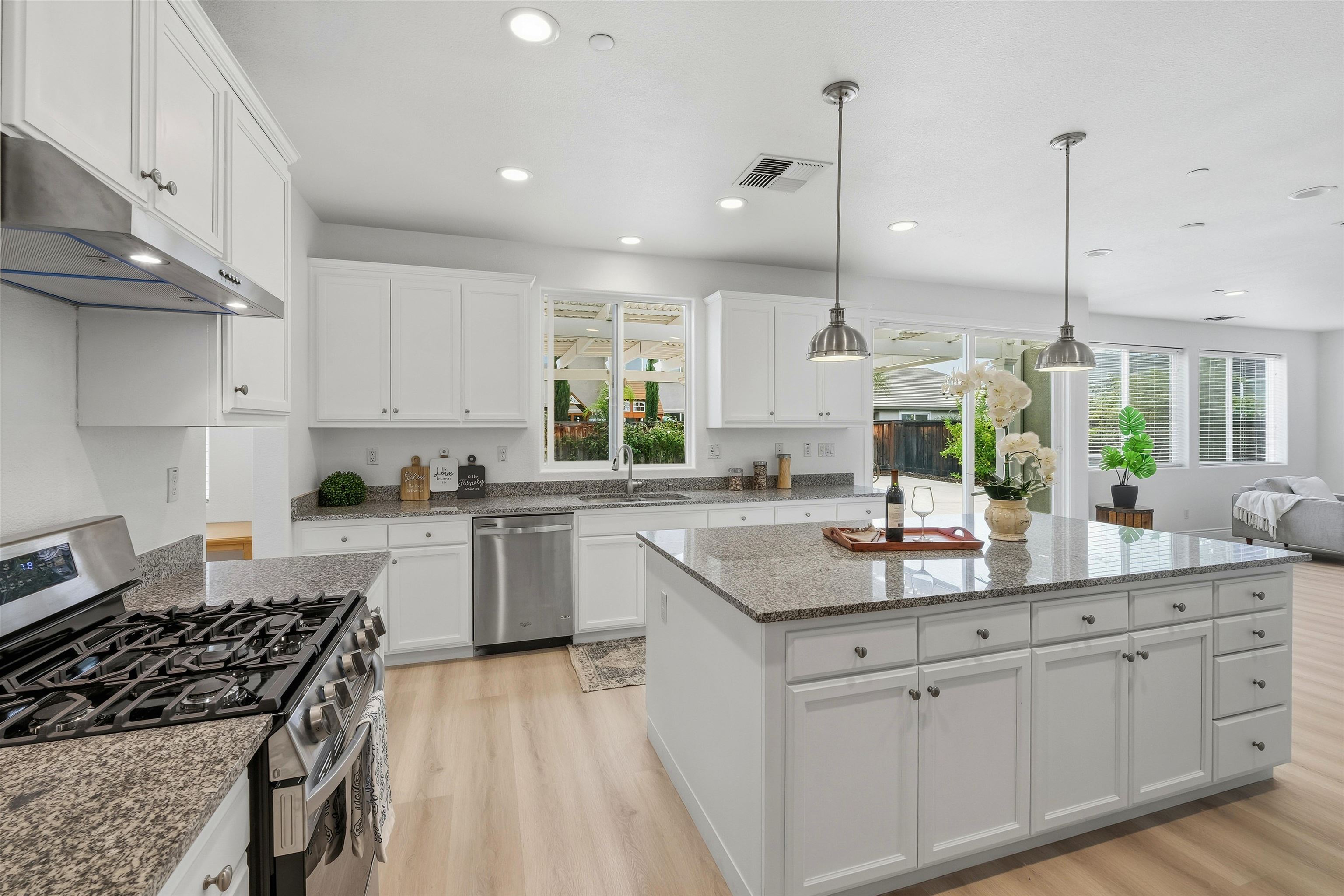 Detail Gallery Image 14 of 54 For 574 Mandevilla Dr, Brentwood,  CA 94513 - 5 Beds | 4 Baths